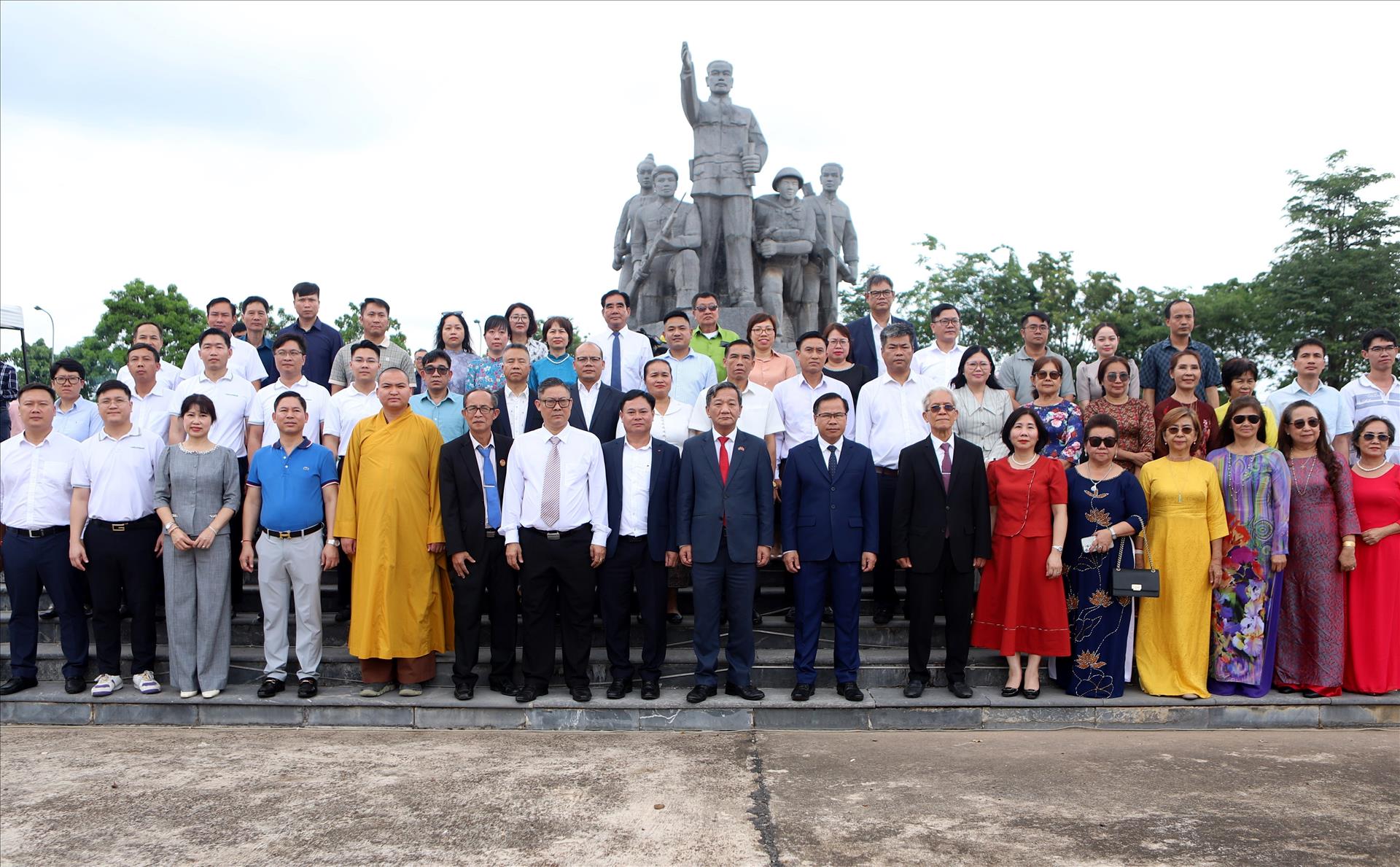 Hành trình Về nguồn theo dấu chân Chủ tịch Hồ Chí Minh tại Lào