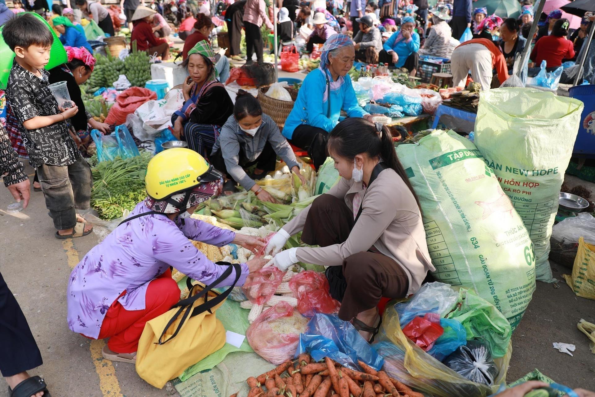 Chợ phiên - nơi lưu giữ nét đẹp văn hóa vùng cao Tây Bắc