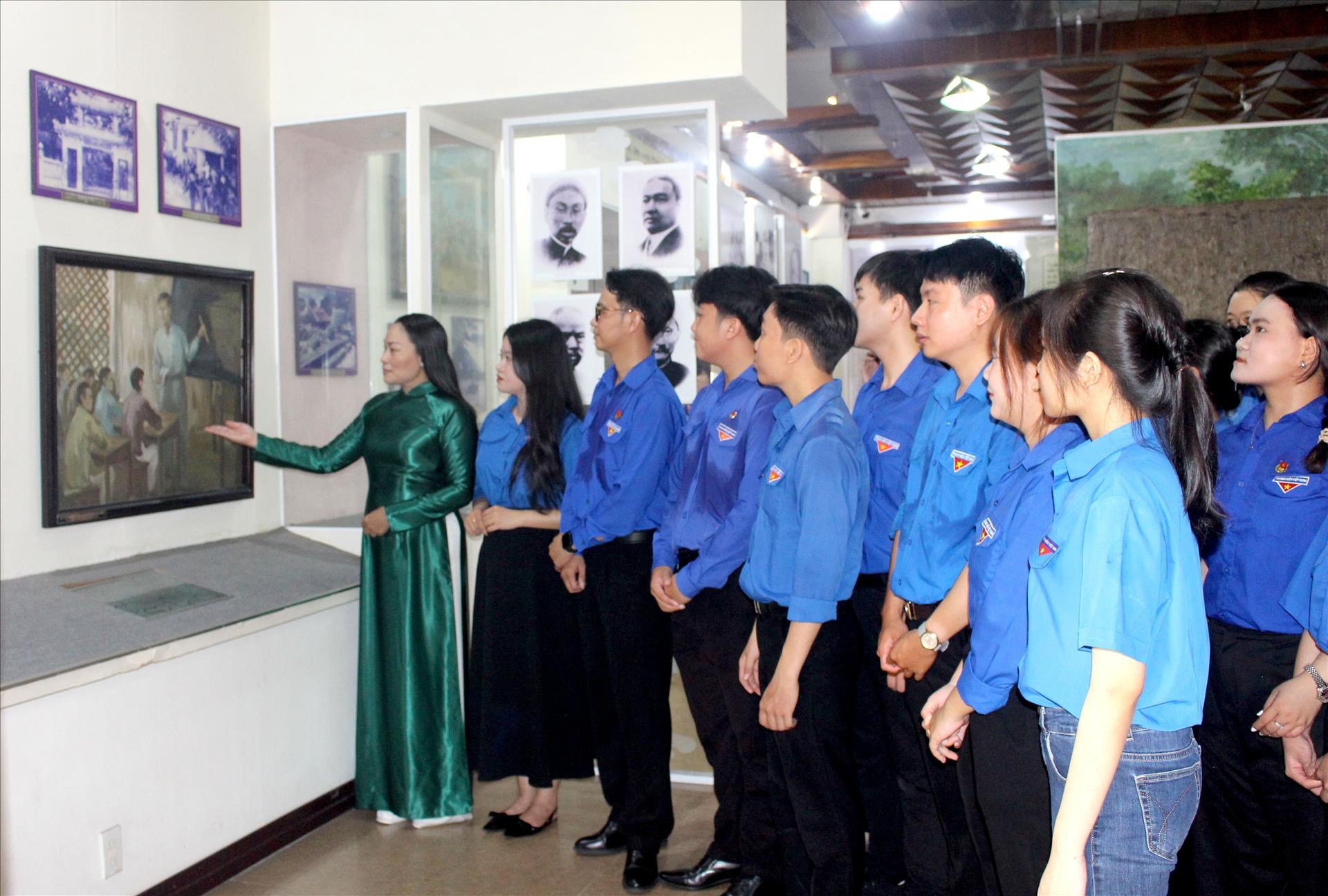 Về trường Dục Thanh nhớ Bác
