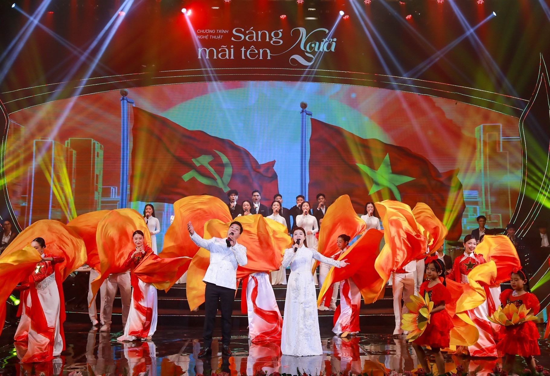 Chương trình nghệ thuật chính luận Sáng mãi tên Người