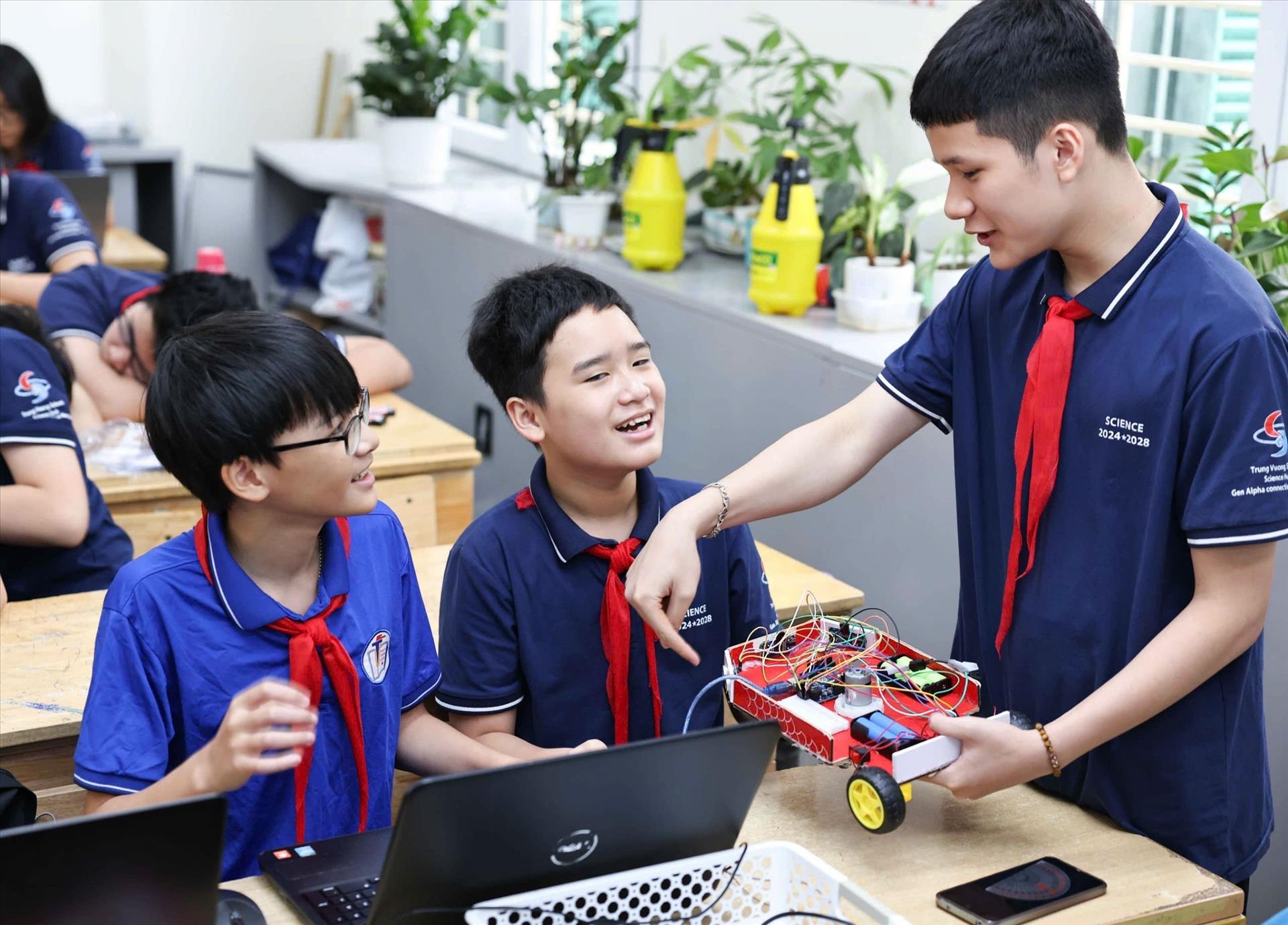 Khơi dậy tư duy sáng tạo của học sinh từ mô hình giáo dục STEM