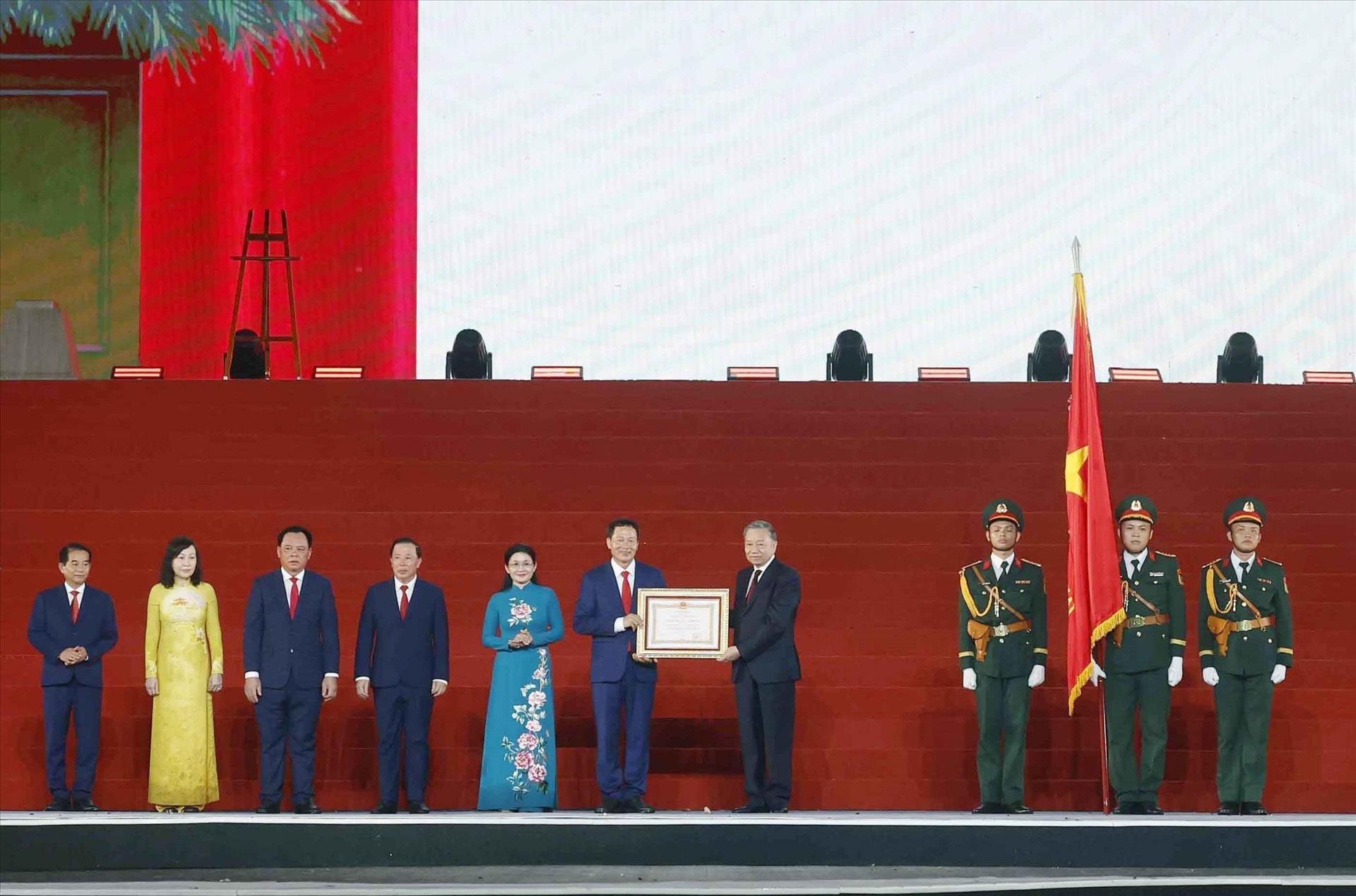 Le haut dirigeant To Lam assiste à la cérémonie de création officielle de la ville de Dong Nai