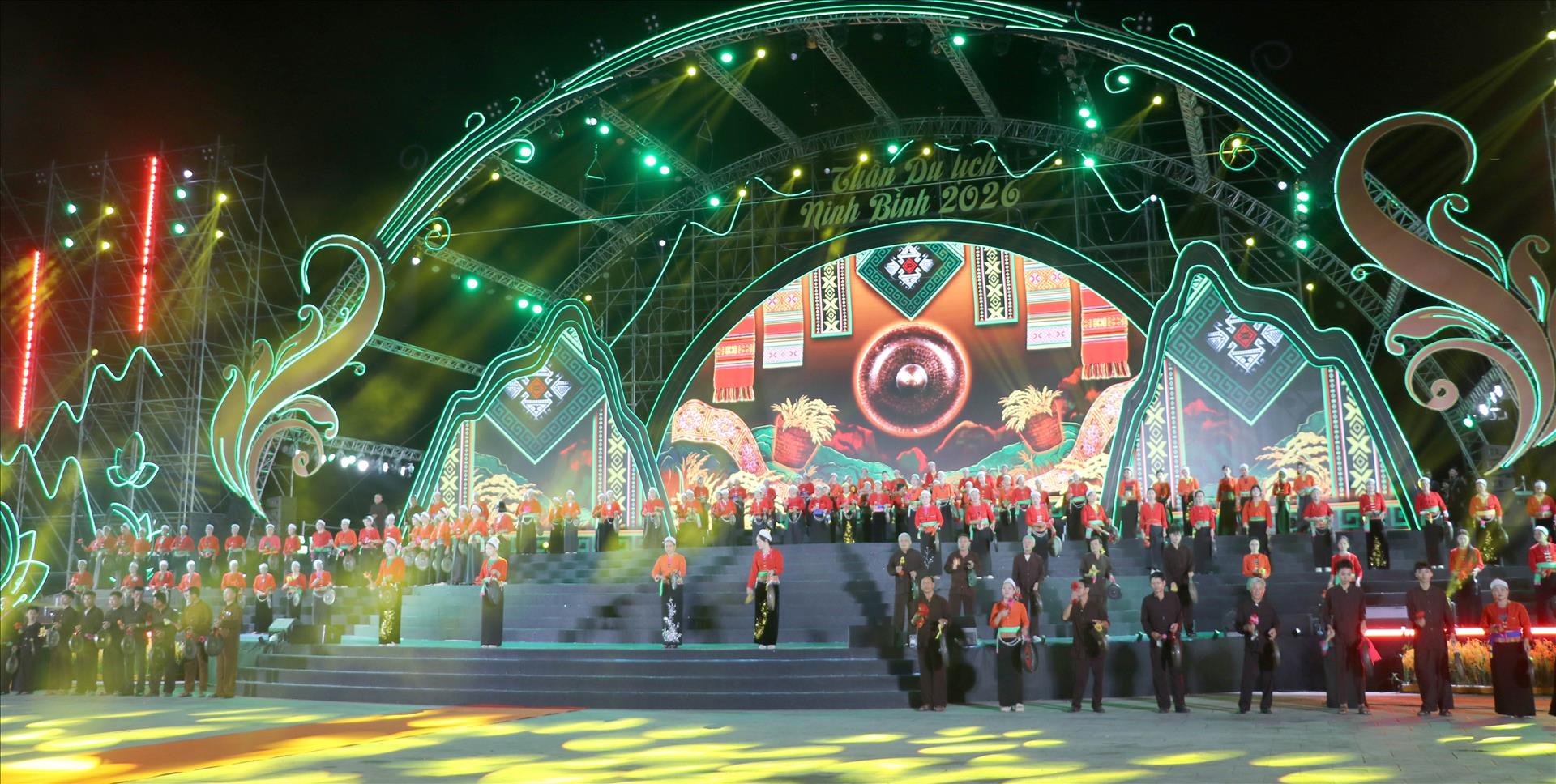 Rực rỡ đêm khai mạc Tuần du lịch Ninh Bình 2026: Hành trình di sản qua các thời đại