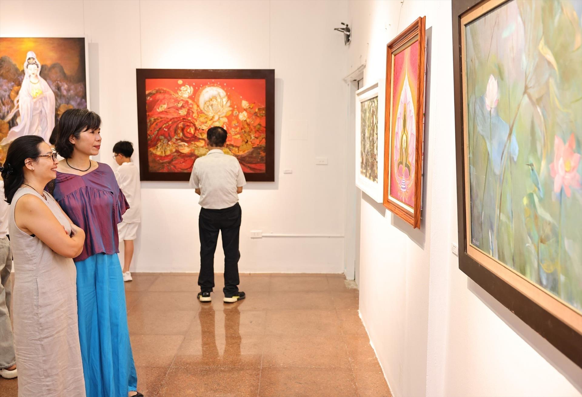 Triển lãm Sen đầu hạ IX - nghệ thuật kết nối cái đẹp với ánh sáng từ bi, trí tuệ của Đạo Phật