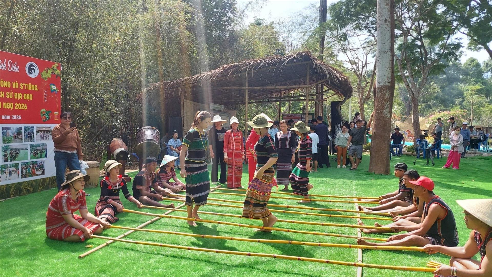 Phát huy bản sắc văn hóa người Stiêng