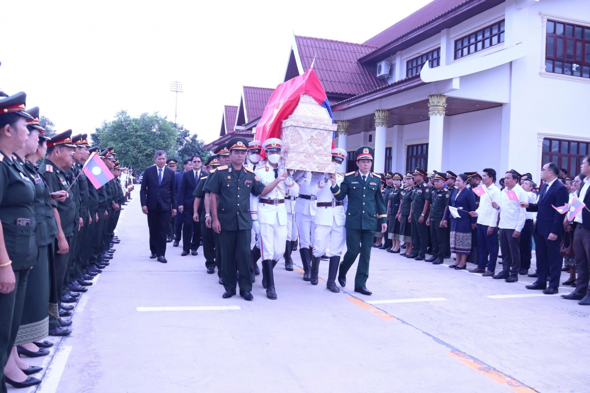 ພິທີໄຫວ້ອາໄລ, ນຳອັດຖິທະຫານອາສາສະໝັກ ແລະ ນັກຊ່ຽວຊານຫວຽດນາມ ທີ່ເສຍສະຫຼະຊີວິດຢູ່ ລາວກັບເມືອປະເທດ