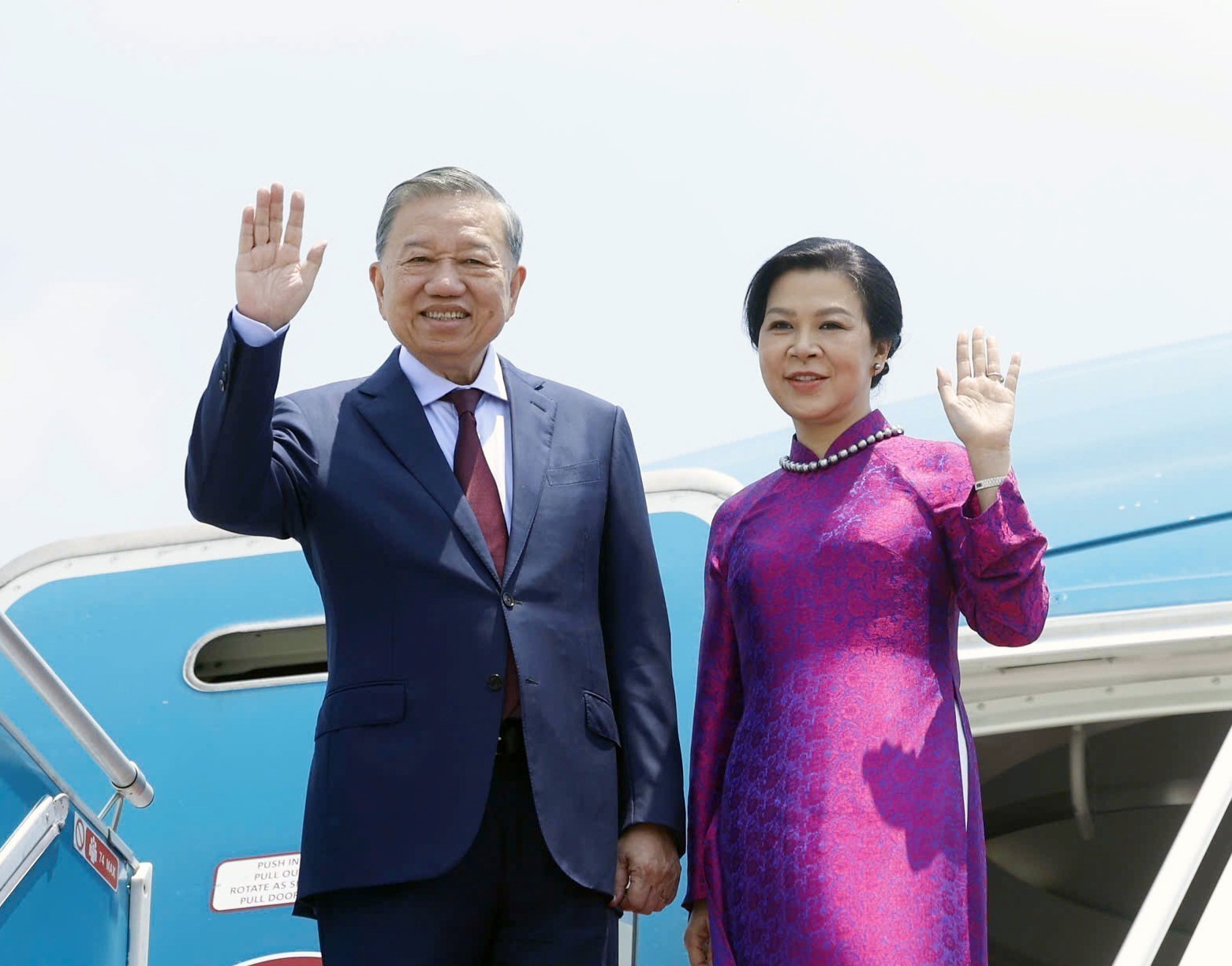 Le dirigeant To Lam part pour une visite officielle en Thaïlande