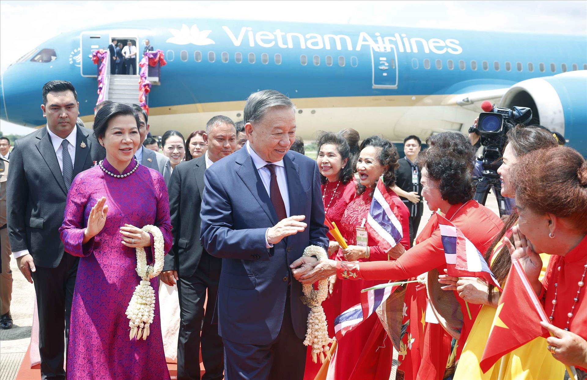 Top Vietnamese Leader Begins Official Visit to Thailand