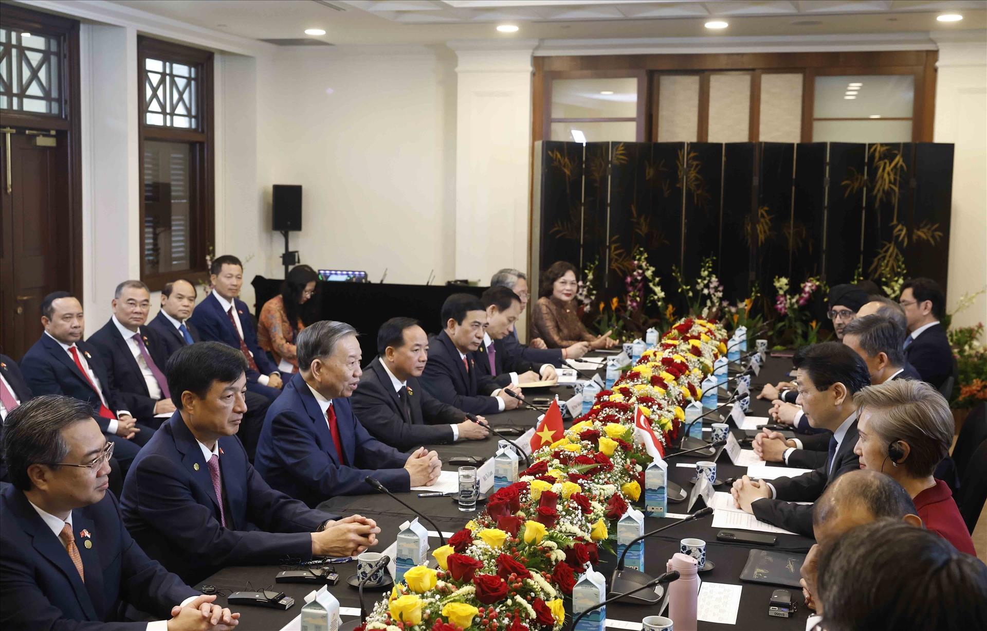 トー・ラム書記長・国家主席、シンガポールのローレンス・ウォン首相と会談