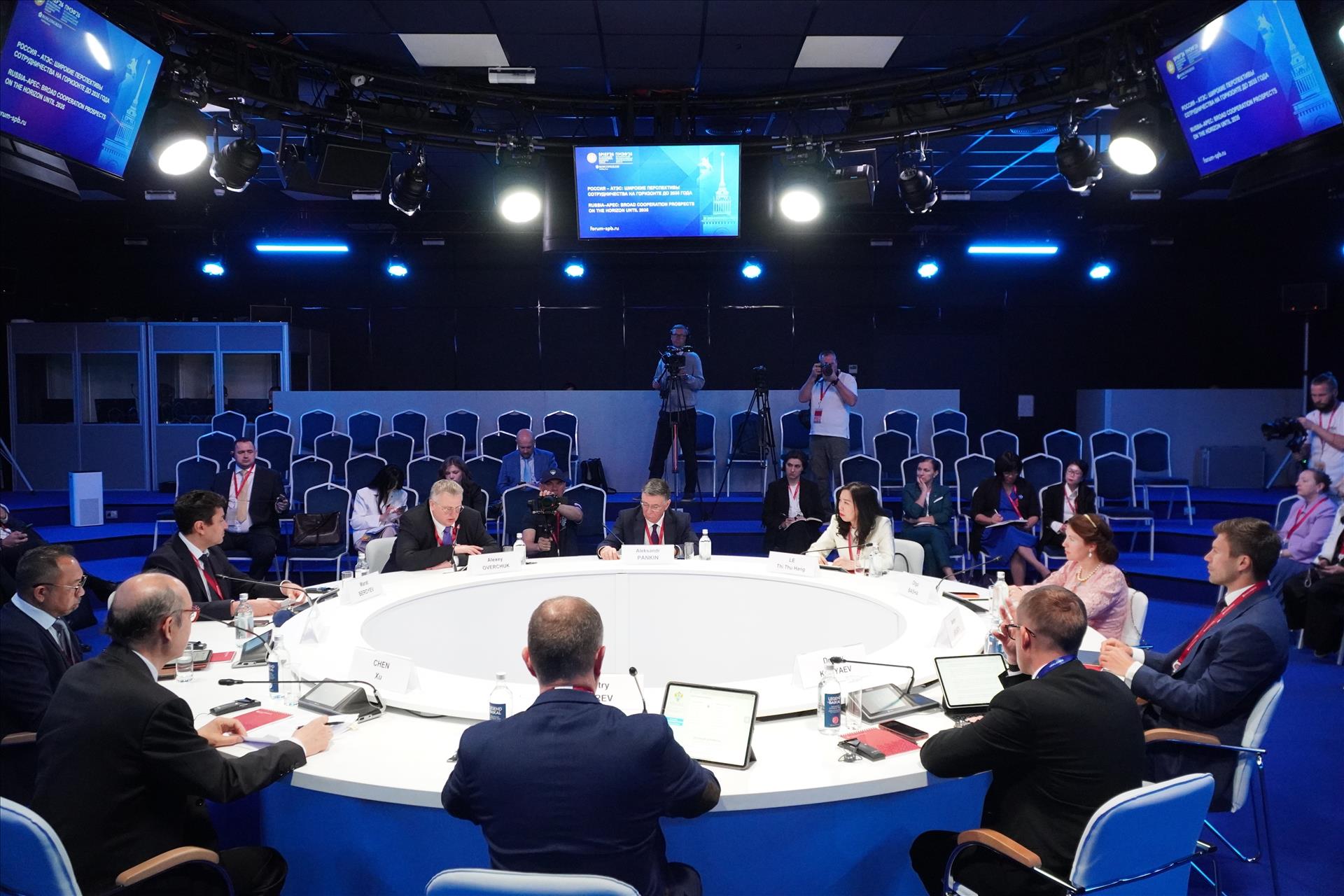 Vietnam shares vision, preparations for APEC 2027