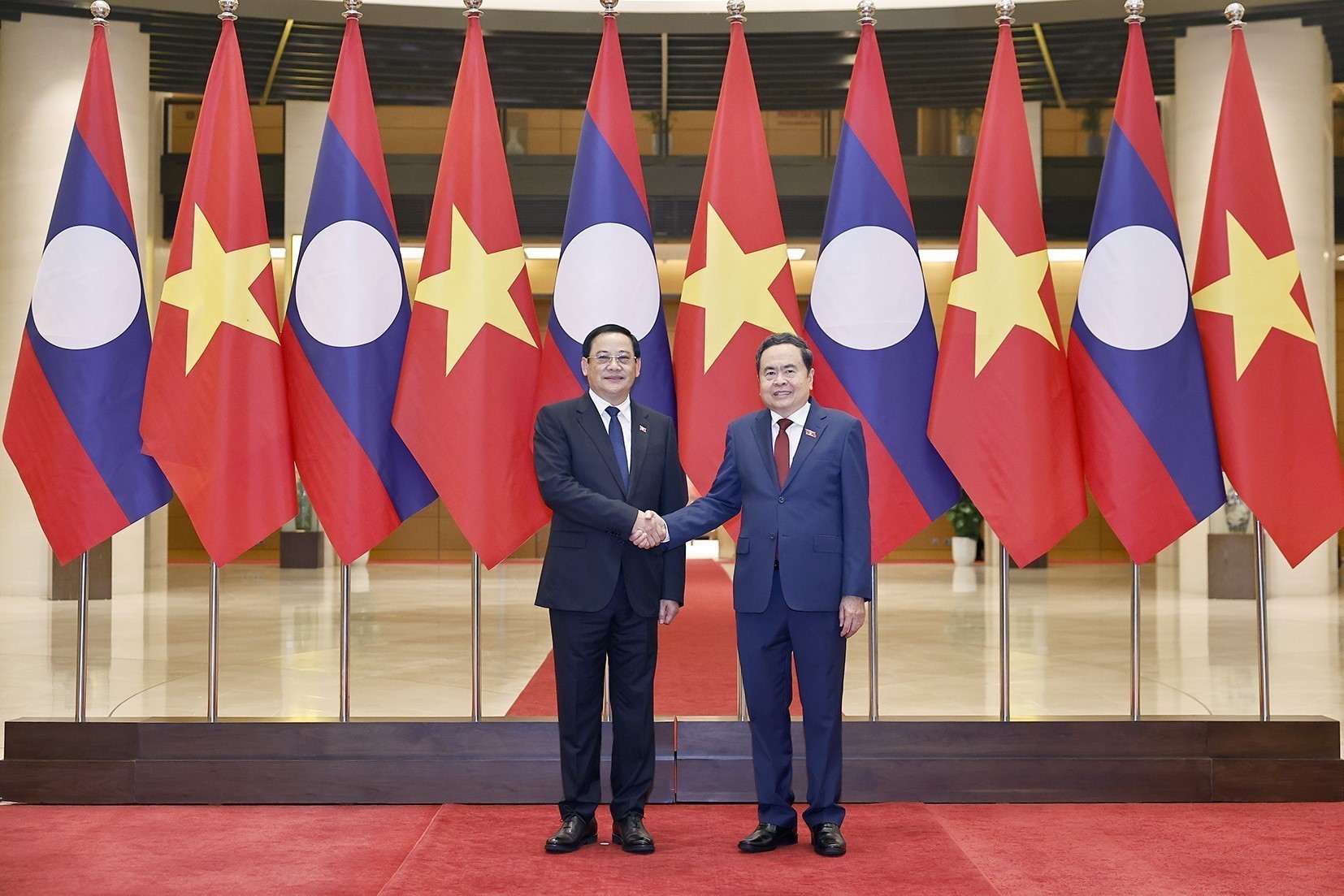 Chủ tịch Quốc hội Trần Thanh Mẫn hội kiến Thủ tướng Lào Sonexay Siphandone