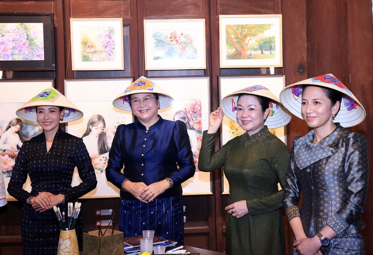 Phu nhân Thủ tướng Lê Minh Hưng cùng Phu nhân các Thủ tướng Lào, Campuchia, Thái Lan thăm Văn Miếu - Quốc Tử Giám