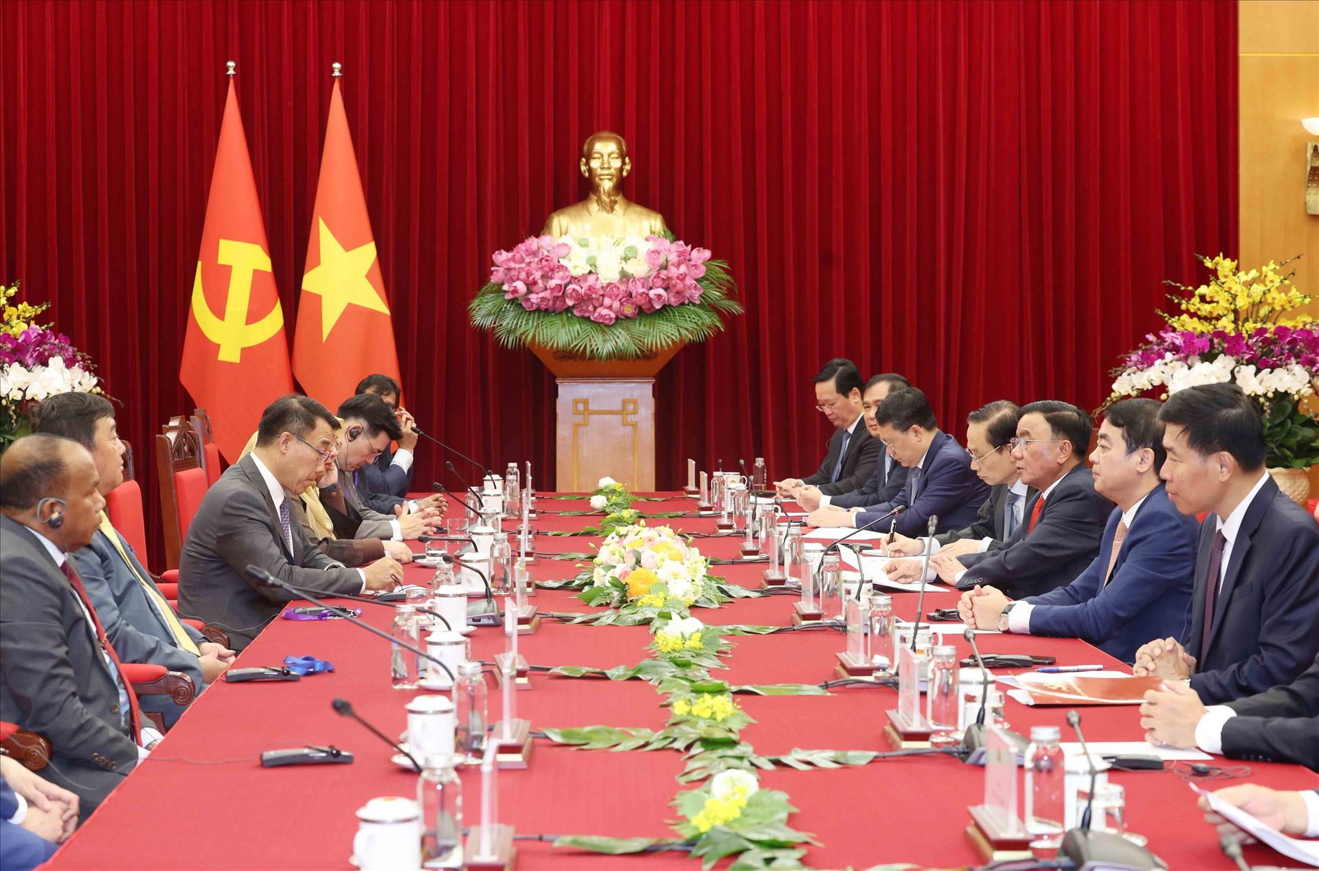 Thường trực Ban Bí thư tiếp Trưởng đoàn các chính đảng các nước ASEAN