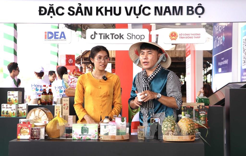 Thương mại điện tử mở lối cho trái cây tươi Đồng Tháp