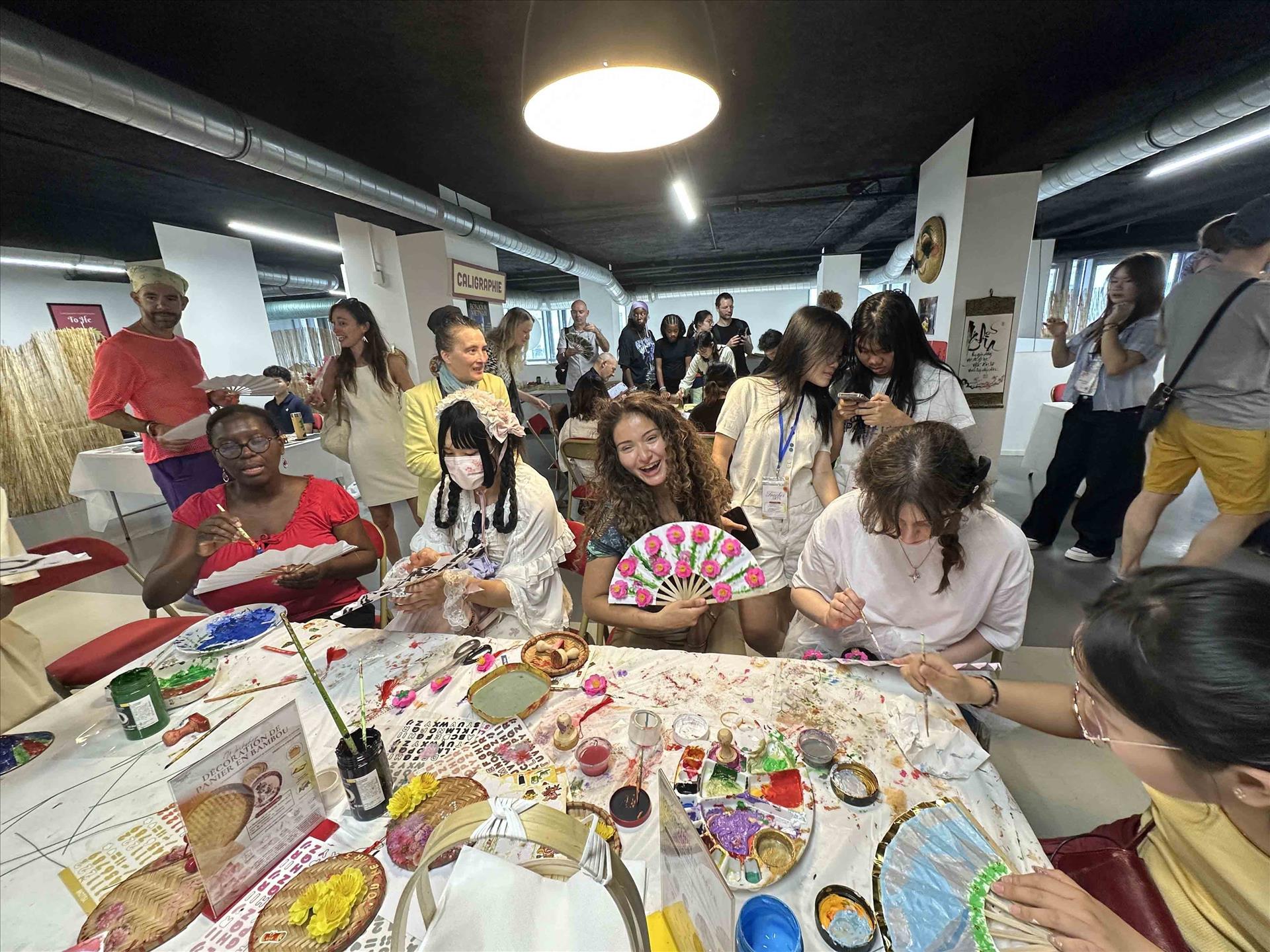 Paris lan tỏa sắc màu văn hóa Việt Nam qua lễ hội Bonjour Vietnam