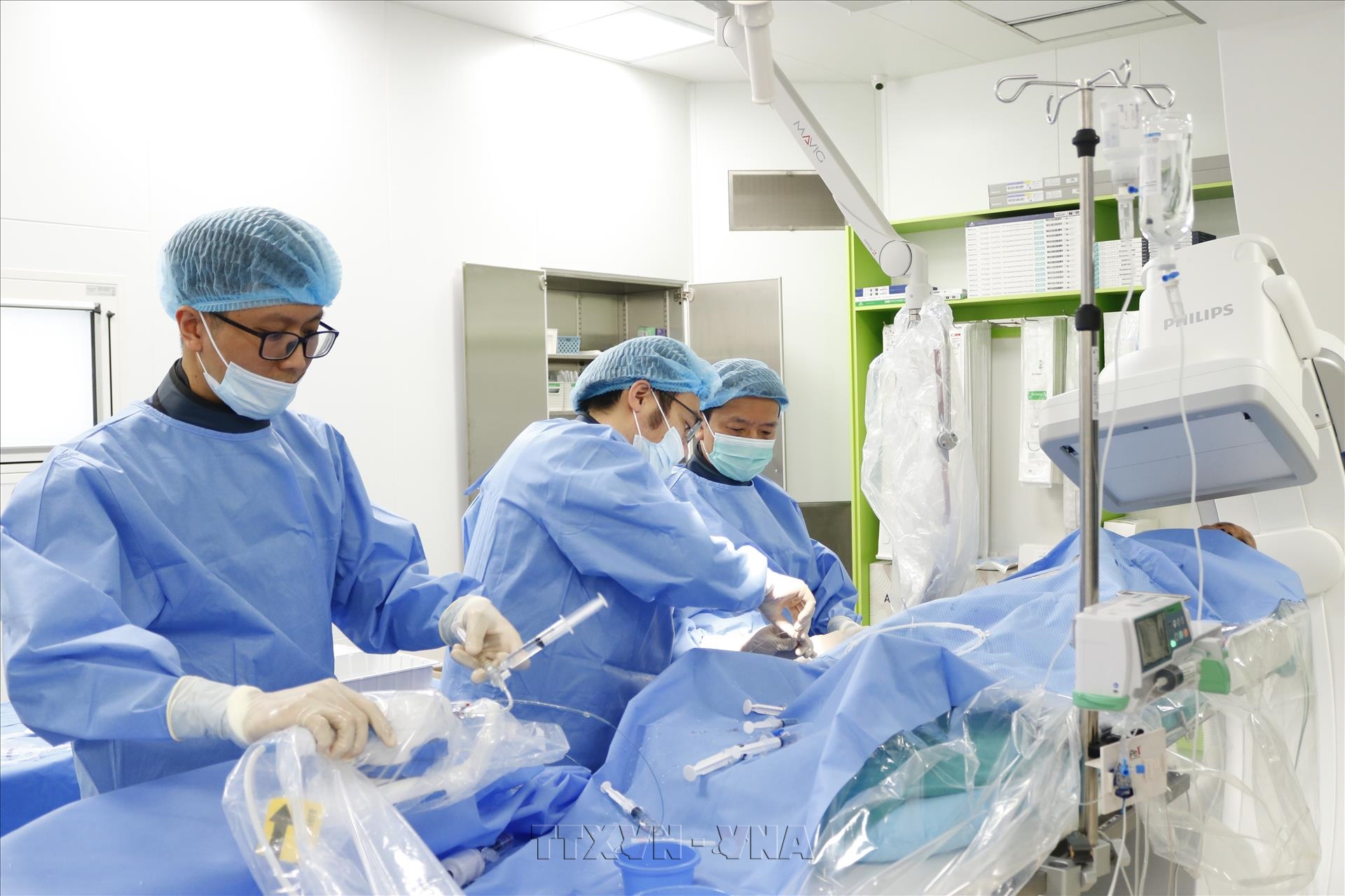 Bệnh viện Bạch Mai cơ sở 2 thực hiện thành công 5 ca can thiệp mạch vành
