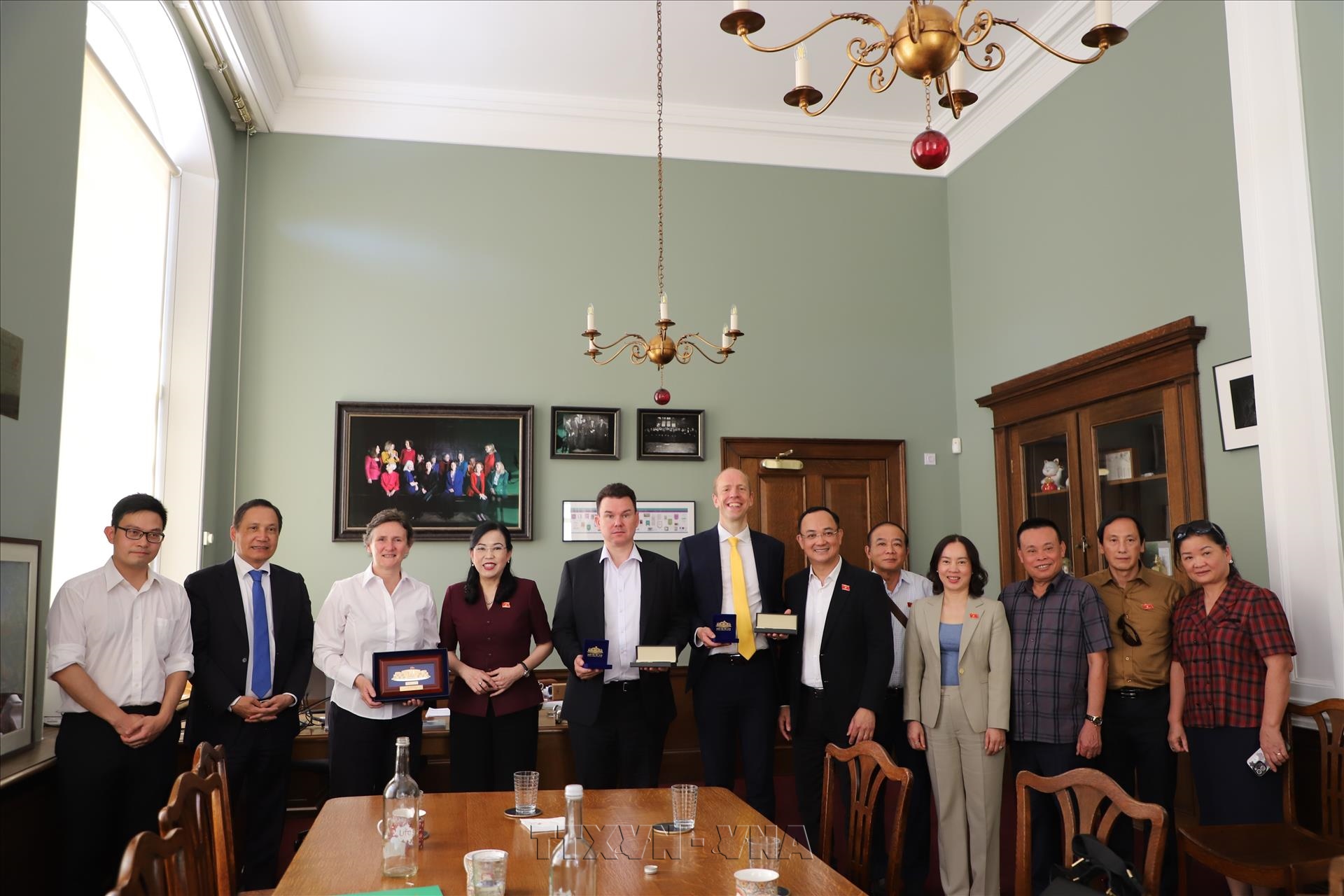 Vietnam et Royaume-Uni renforcent leur coopération parlementaire en matière de science et dinnovation
