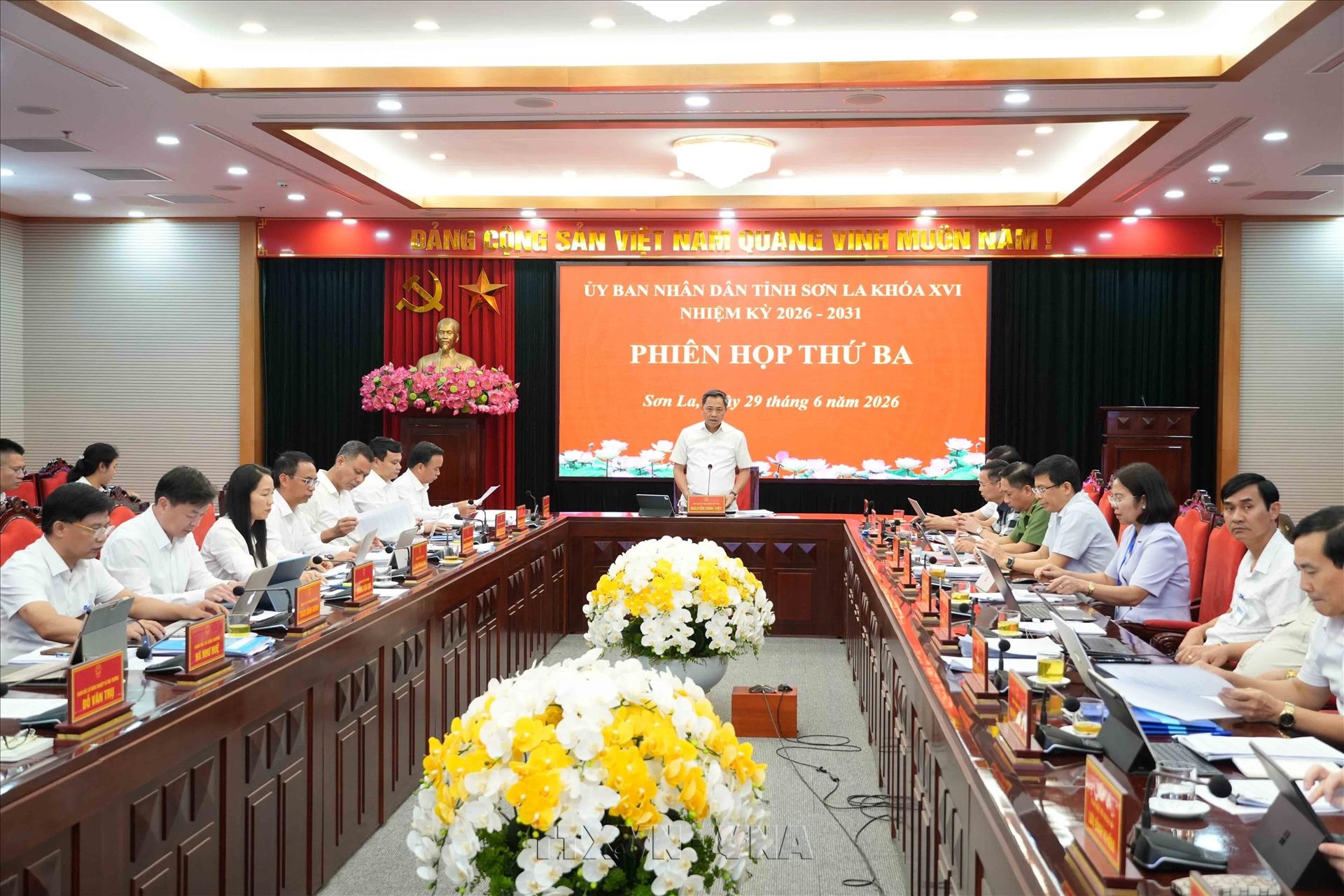 Thúc đẩy tăng trưởng trên cơ sở giữ vững ổn định kinh tế, đẩy mạnh các động lực