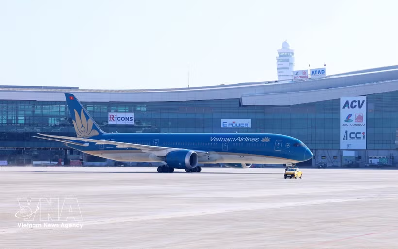 Vietnam Airlines opera un vuelo especial con equipos de rescate y ayuda humanitaria hacia Venezuela
