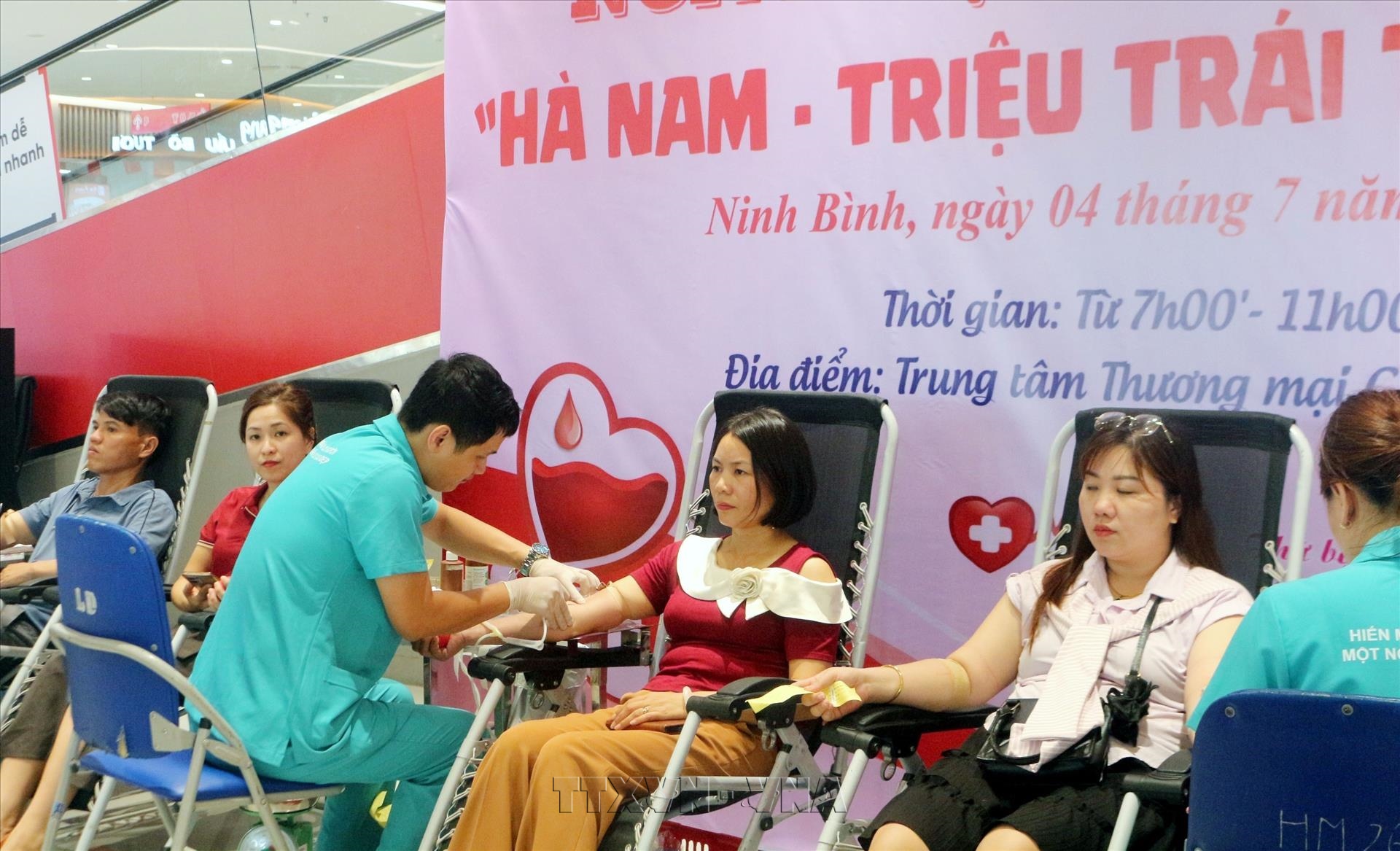 Tôn vinh những tấm gương giàu lòng nhân ái