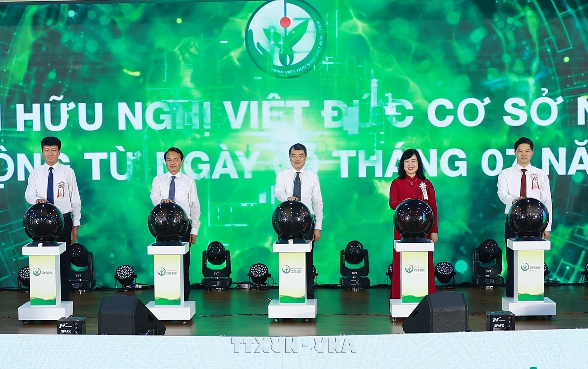នាយករដ្ឋមន្ត្រីវៀតណាមលោក ឡេ មិញហ៊ឹង៖ ផ្តោតលើគុណភាពវិជ្ជាជីវៈ ដោយយកការពេញចិត្តរបស់អ្នកជំងឺជាគោលដៅ