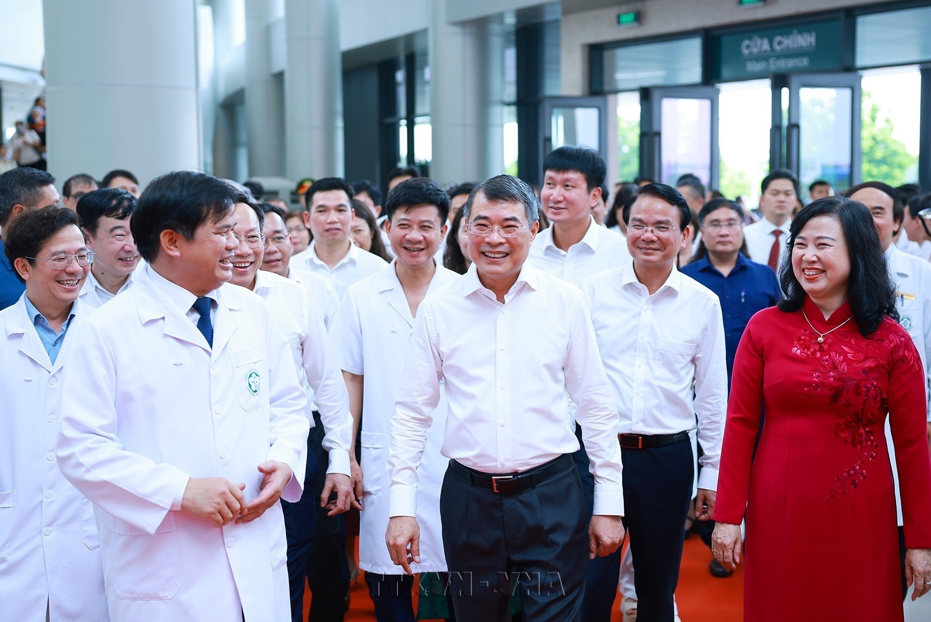 Thủ tướng Lê Minh Hưng: Cơ cấu lại mạng lưới khám, chữa bệnh theo hướng hiện đại