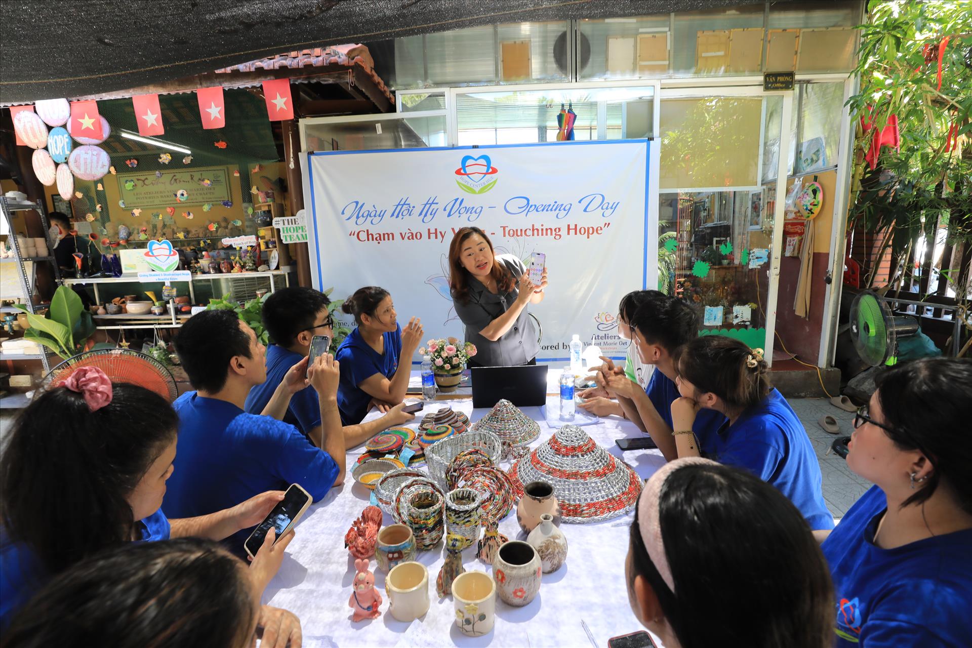Nơi những phận đời kém may mắn tự tay dệt nên hy vọng