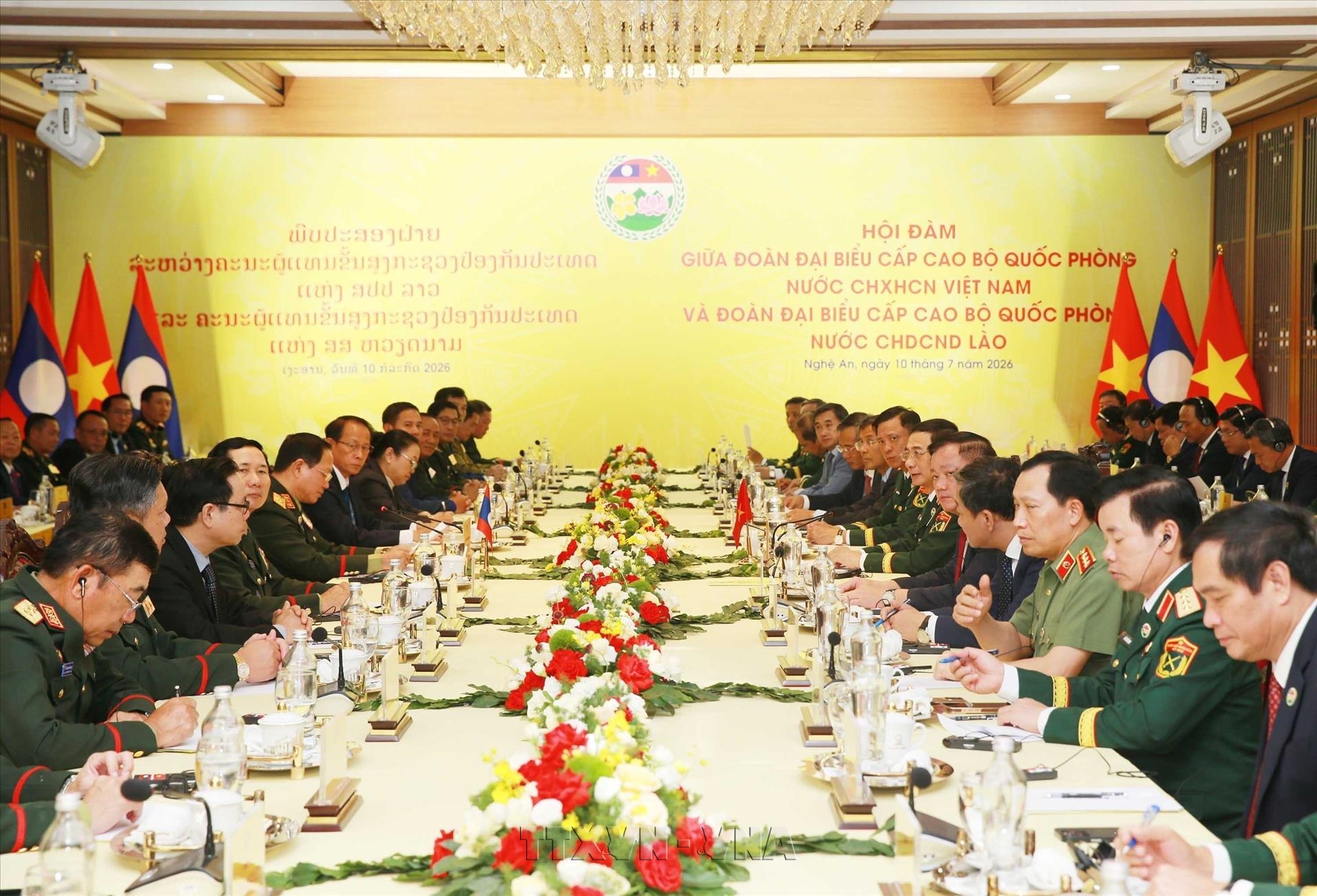 Vietnam, Laos discuss ways to strengthen defence cooperation at high-level talks
