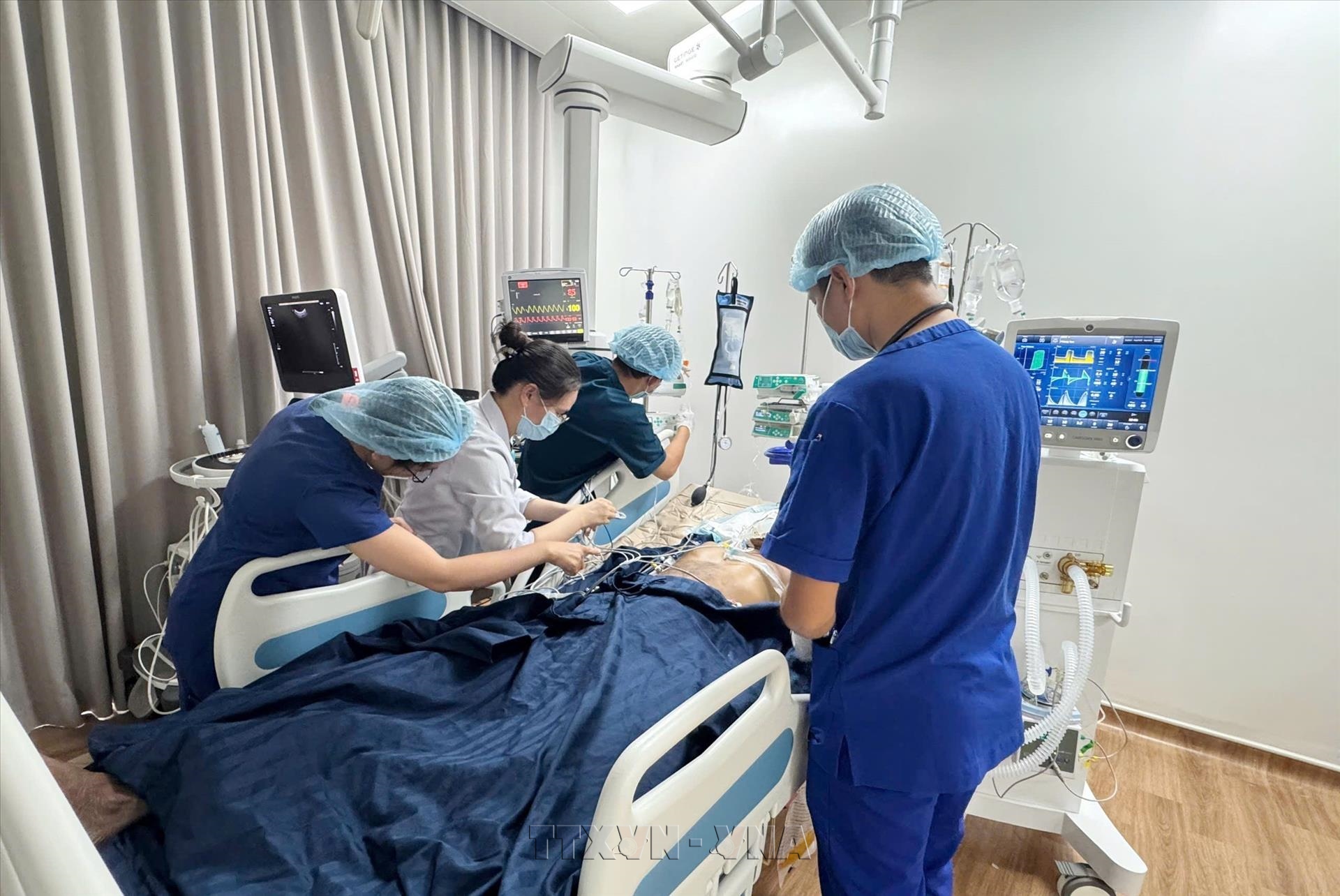 Bệnh viện Chợ Rẫy tăng cường hỗ trợ điều trị nạn nhân vụ lật ca nô tại Phú Quốc