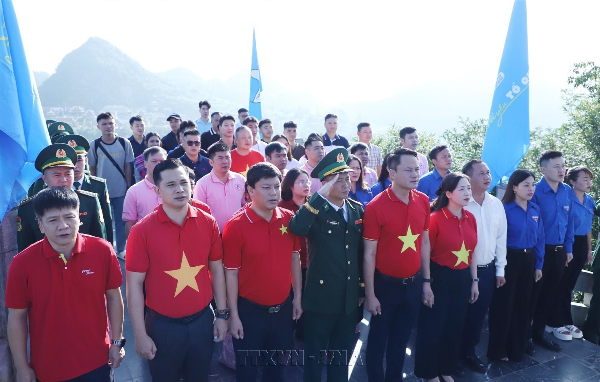 I Love My Fatherland journey reaches Lung Cu Flag Tower