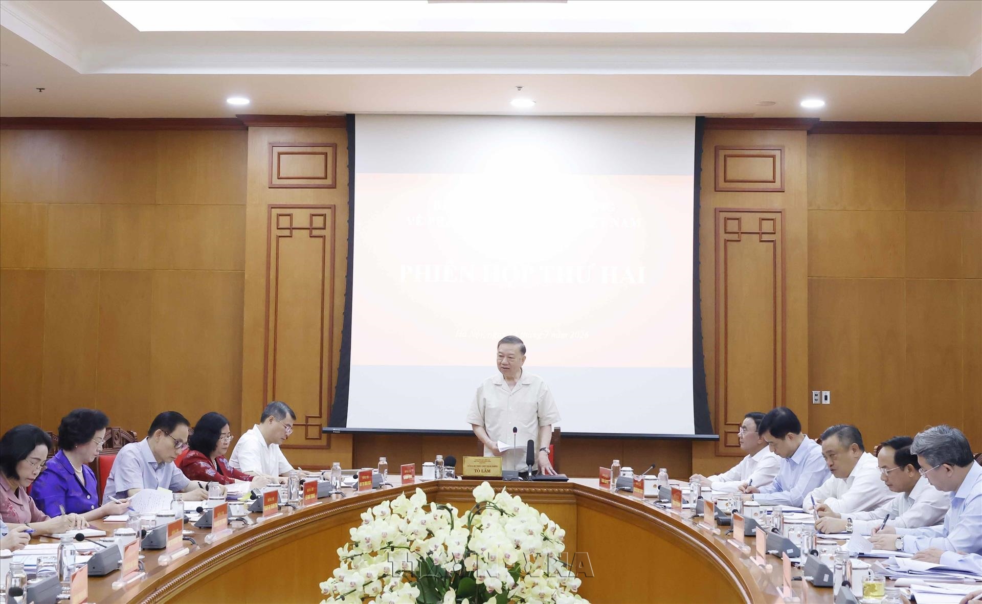 Top leader urges three major overhauls to reshape socialist culture in new era