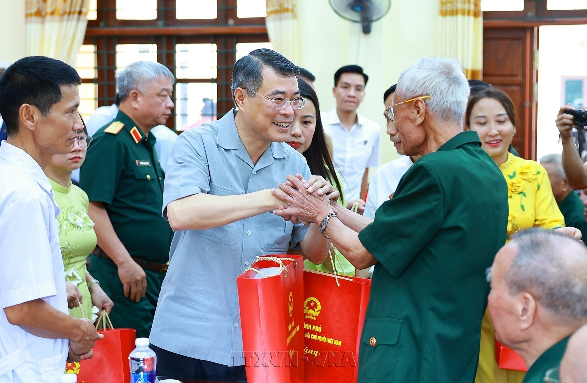 PM Urges Better Care for Revolutionary Contributors, Upholding Tradition of Gratitude