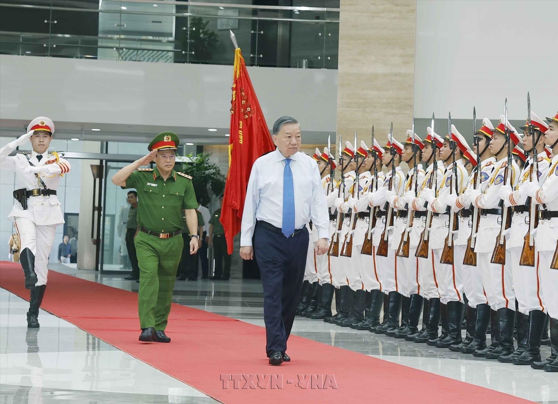 Top leader asks for building stronger, more modern peoples police force