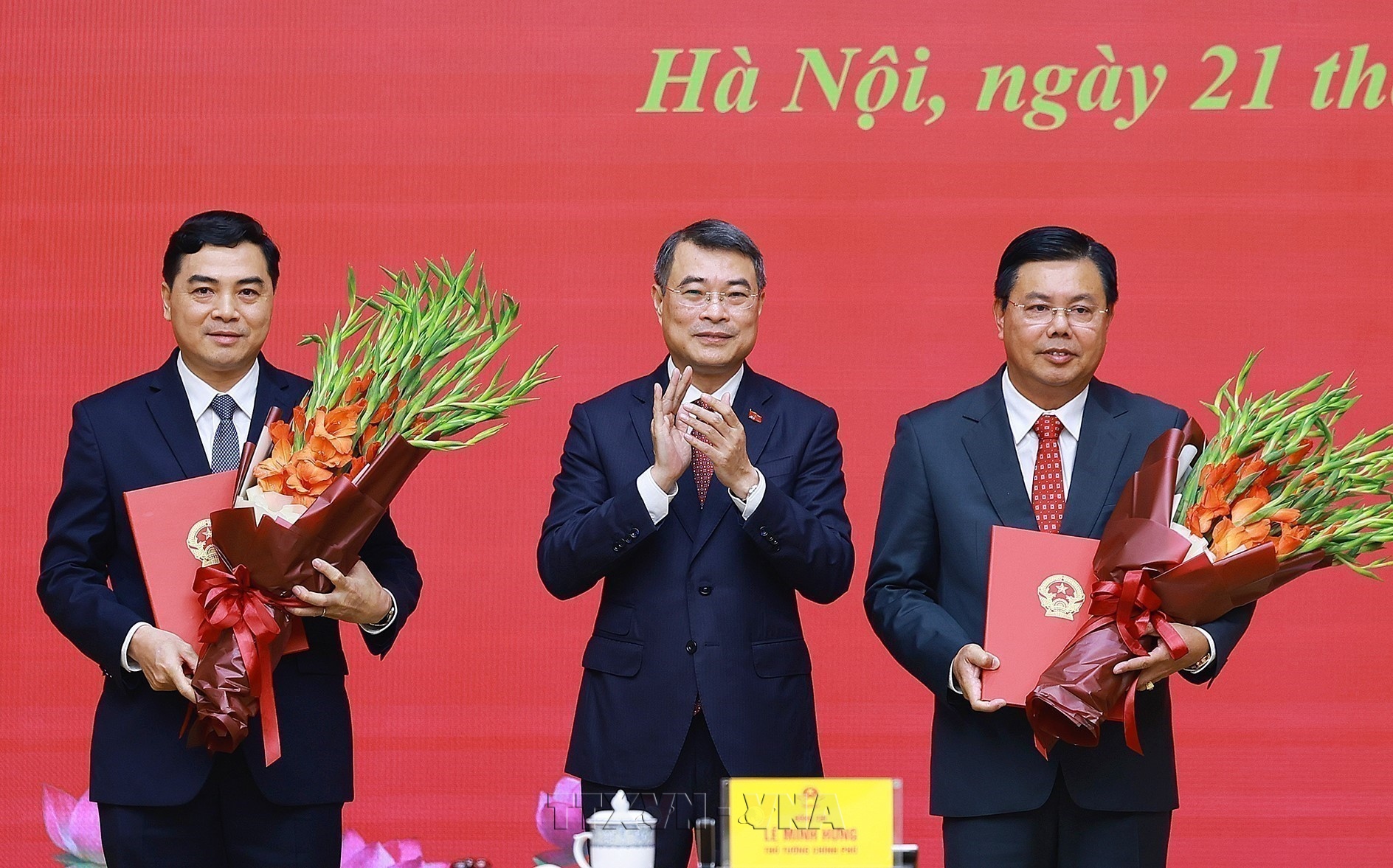 PM chairs ceremony announcing personnel changes at two ministries