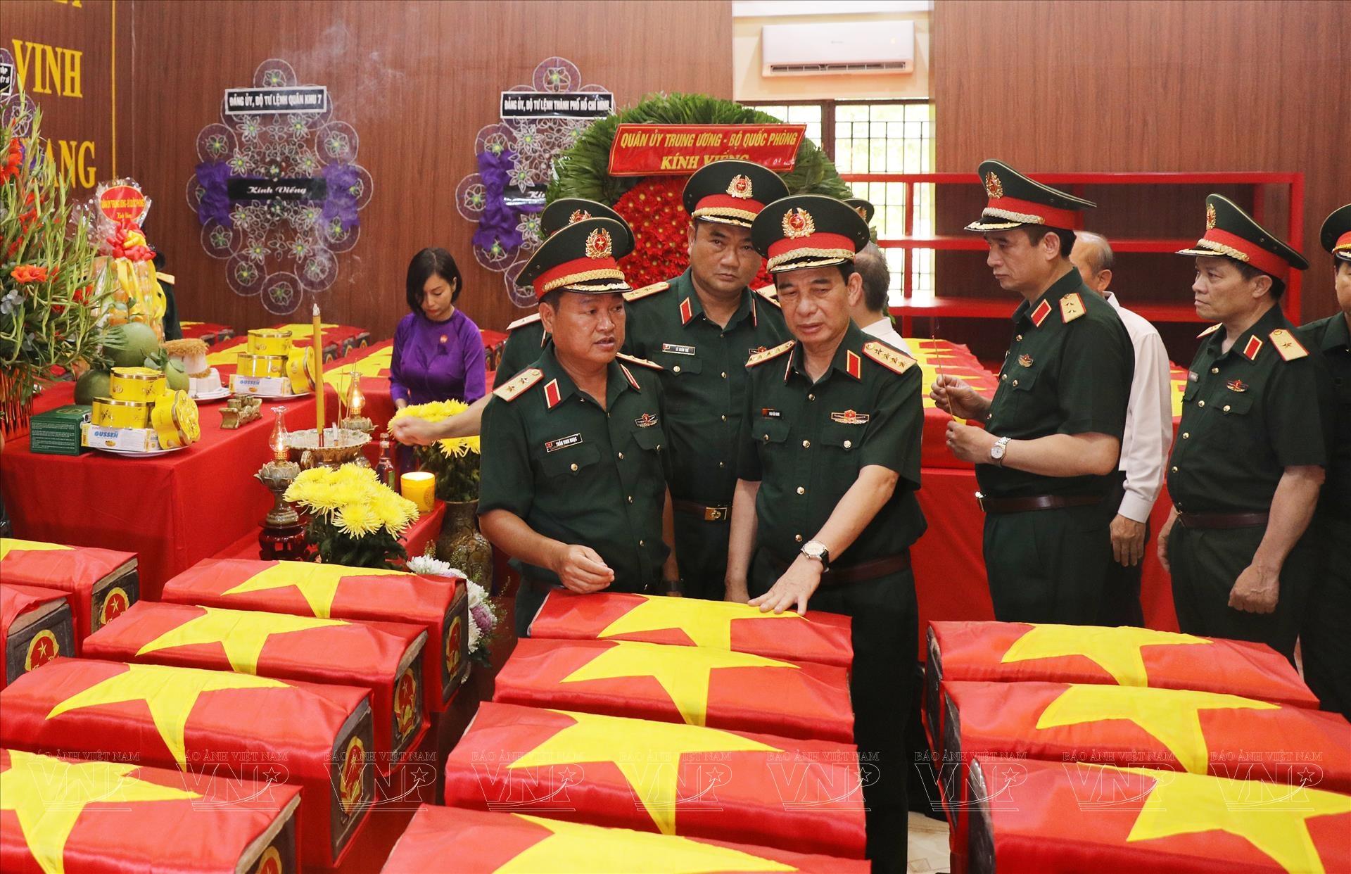 Đại tướng Phan Văn Giang kiểm tra công tác quy tập hài cốt liệt sĩ tại Công viên Lê Thị Riêng
