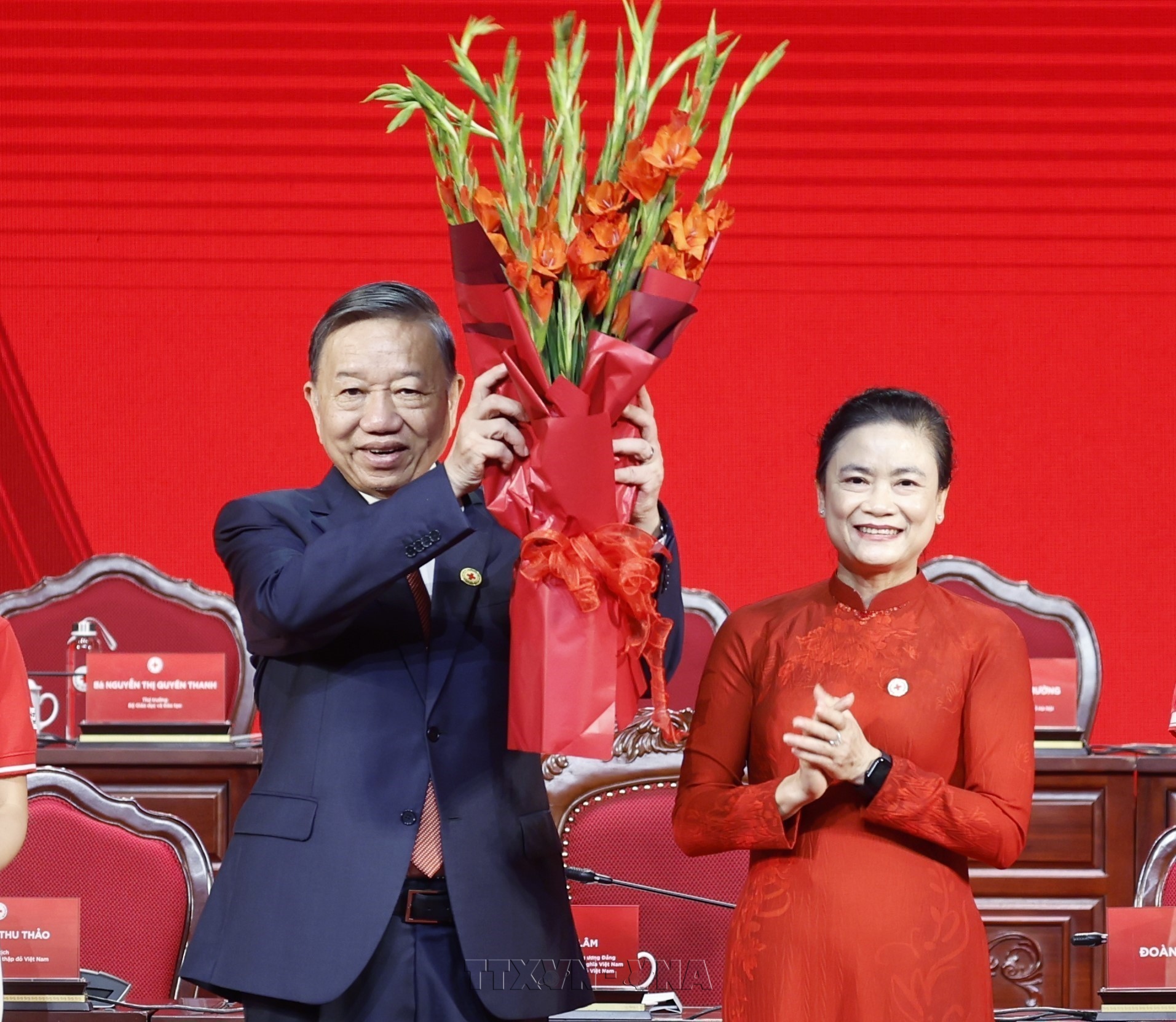 Top leader becomes Honorary President of Vietnam Red Cross Society