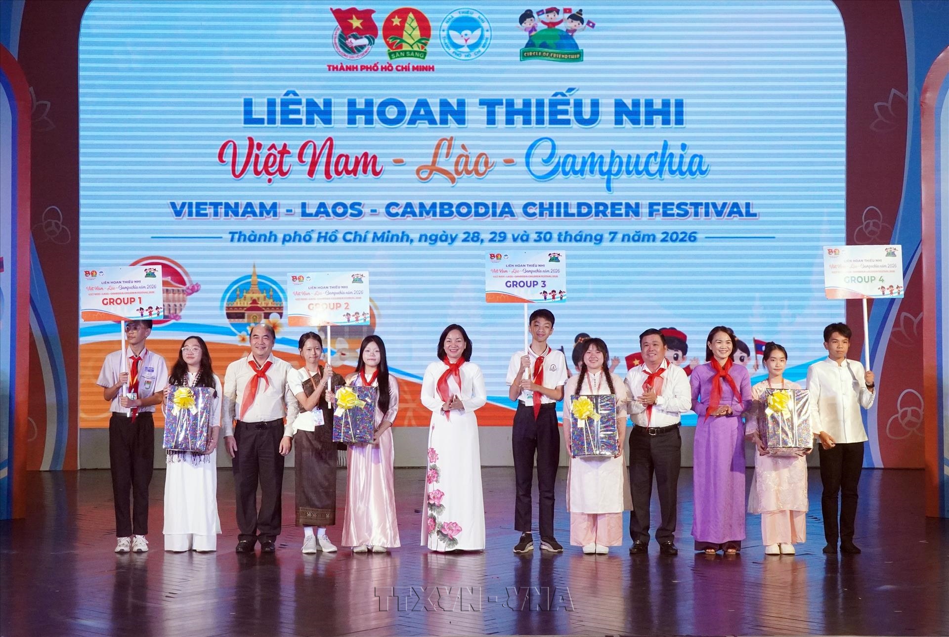 Vòng tay bè bạn tiếp nối tình hữu nghị Việt Nam - Lào - Campuchia