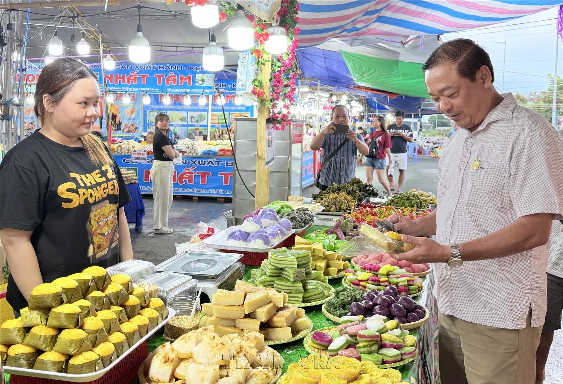 Trình diễn bánh dân gian và ẩm thực truyền thống Nam Bộ