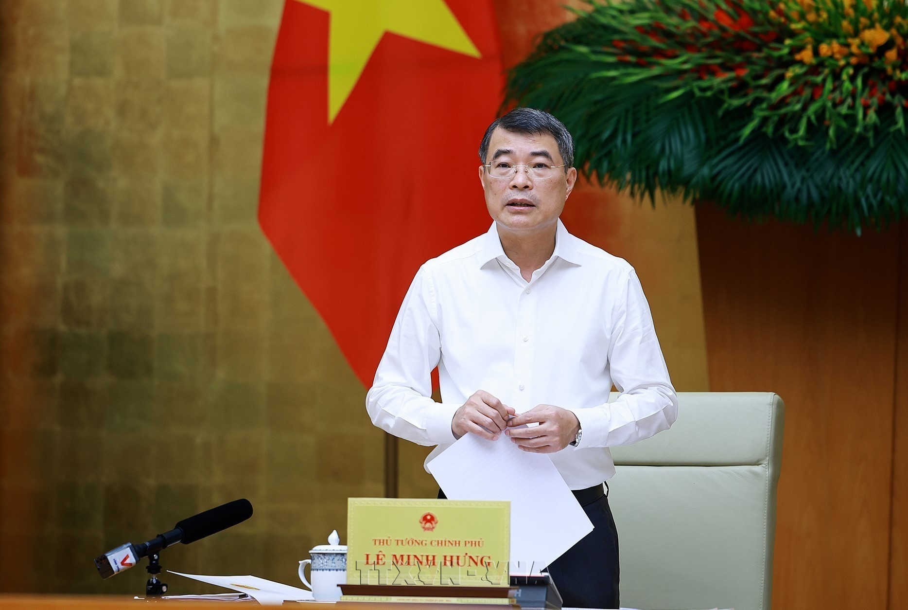 PM sets August 10 deadline for follow-up plans to Party Central Committees resolutions