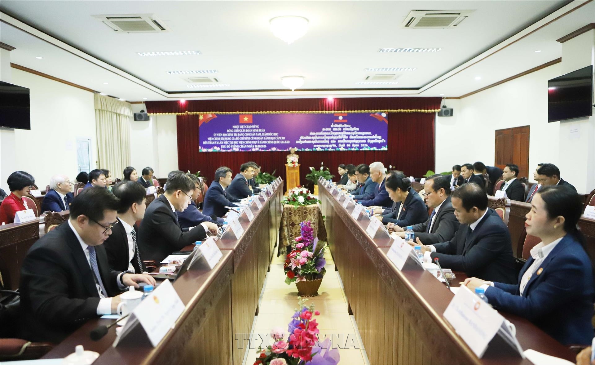 Việt Nam - Lào đẩy mạnh hợp tác về lý luận và chính trị