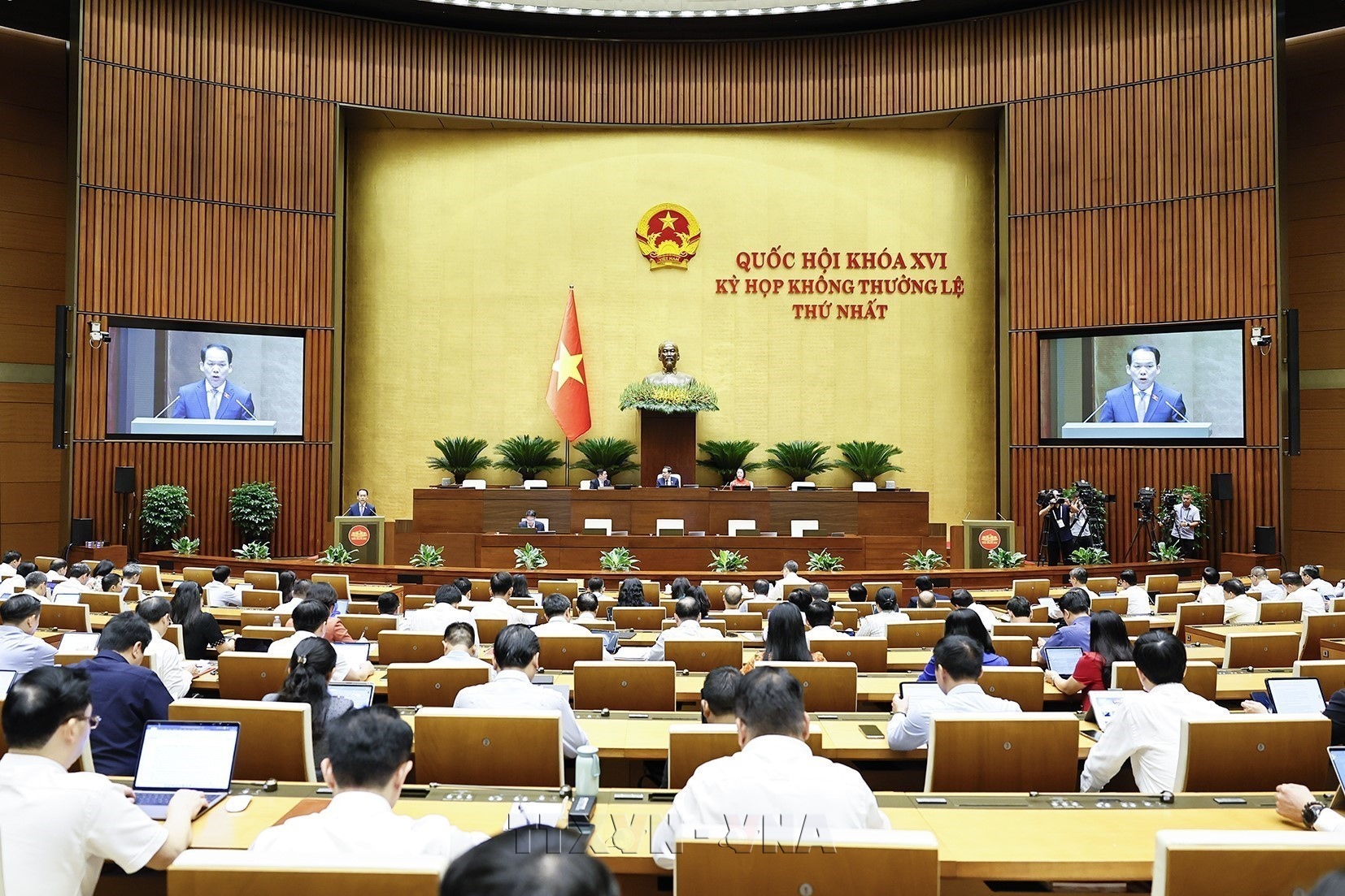 Kỳ họp không thường lệ thứ Nhất, Quốc hội khóa XVI: Bảo vệ quyền lợi của lao động Việt Nam đi làm việc ở nước ngoài