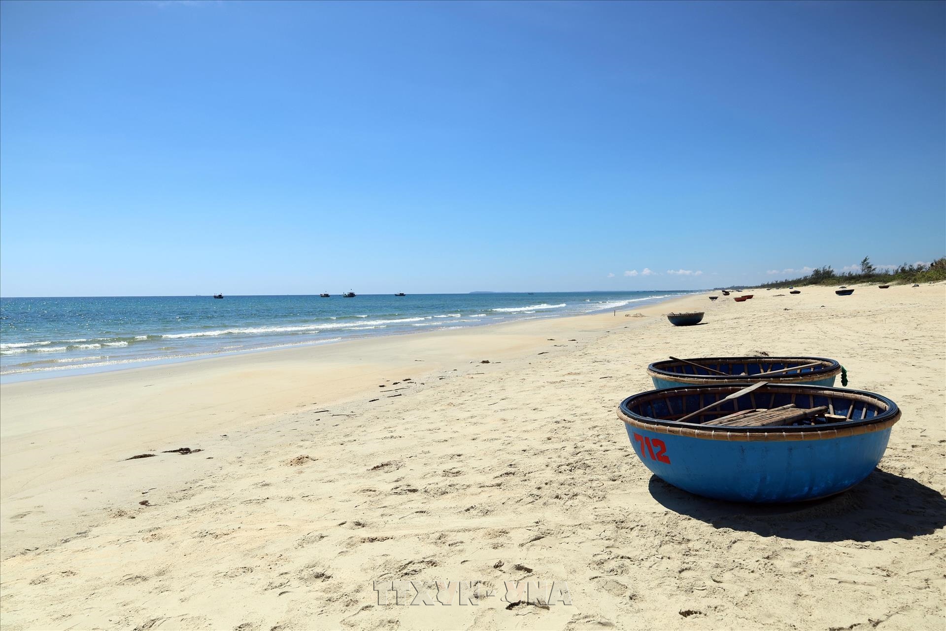 Khám phá vẻ hoang sơ của biển phía Nam Đà Nẵng