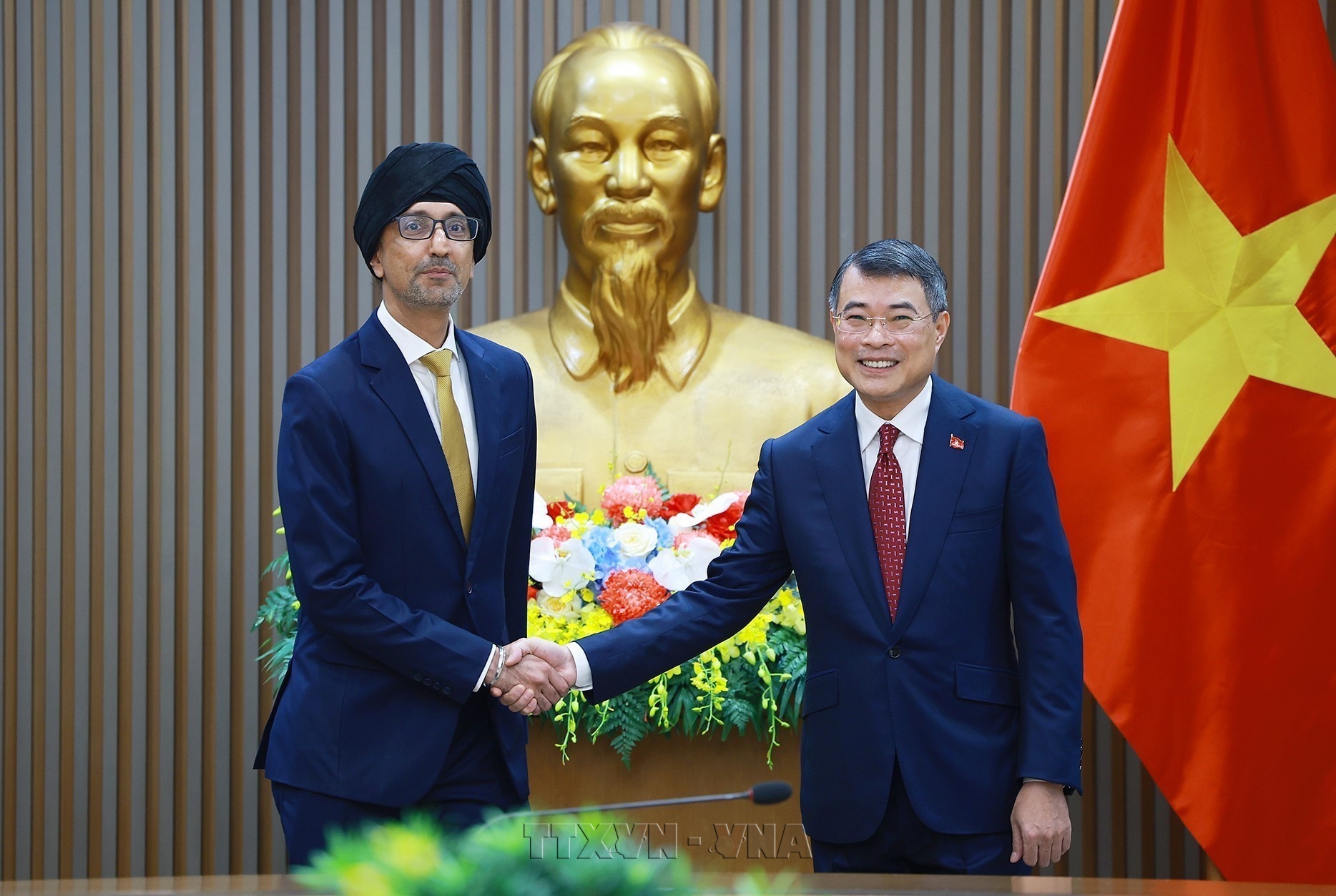 Singapore remains one of Vietnams leading important partners: PM