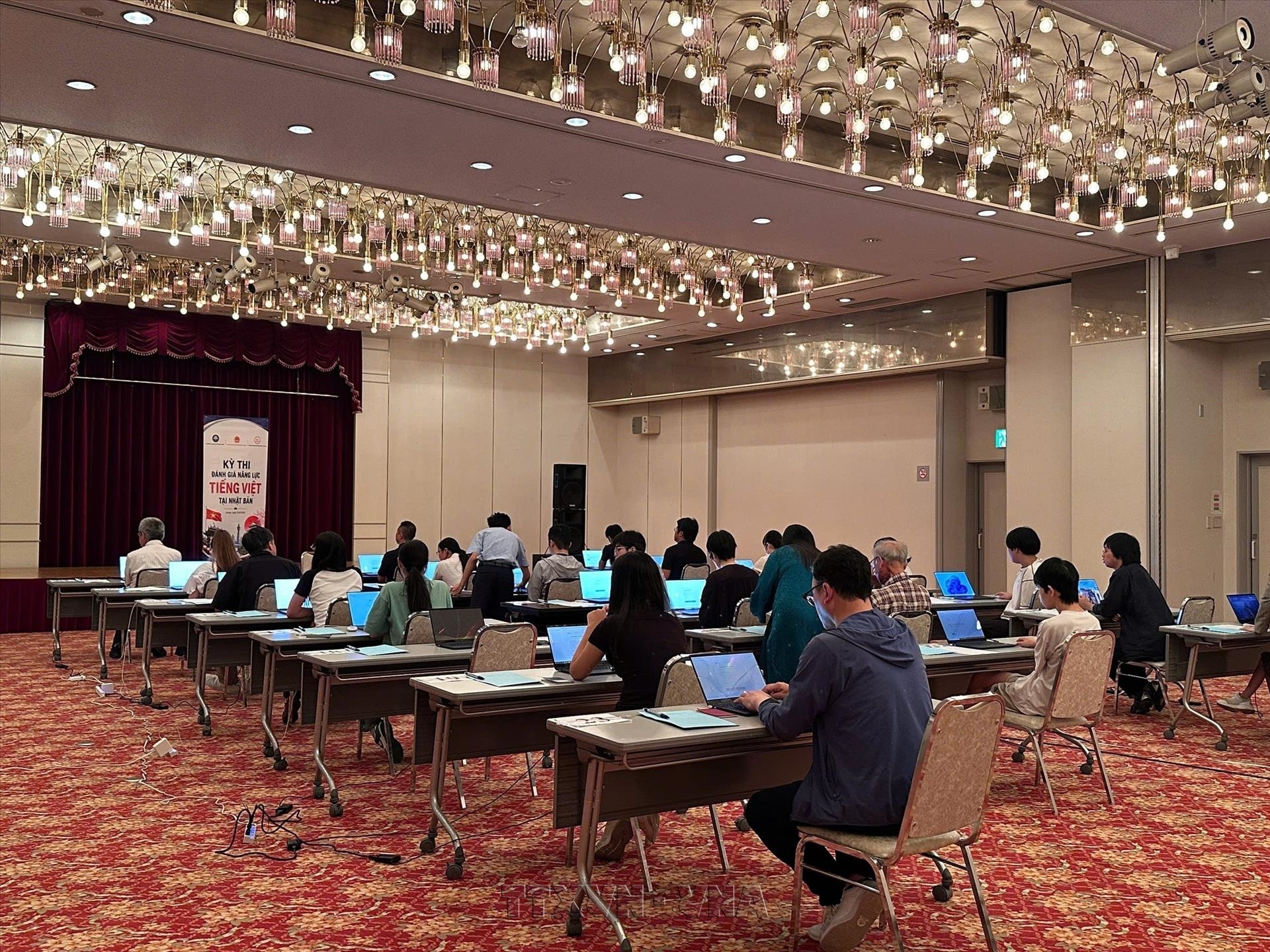 Tôn vinh tiếng Việt: Lần đầu tổ chức thi tiếng Việt trên máy tính ở nước ngoài