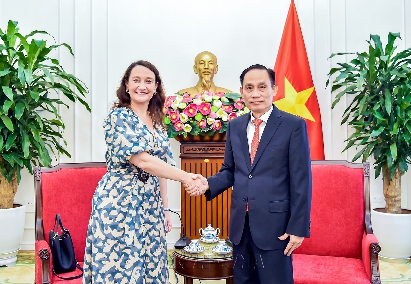 Le Vietnam et lUruguay réaffirment leur volonté de renforcer leurs liens traditionnels