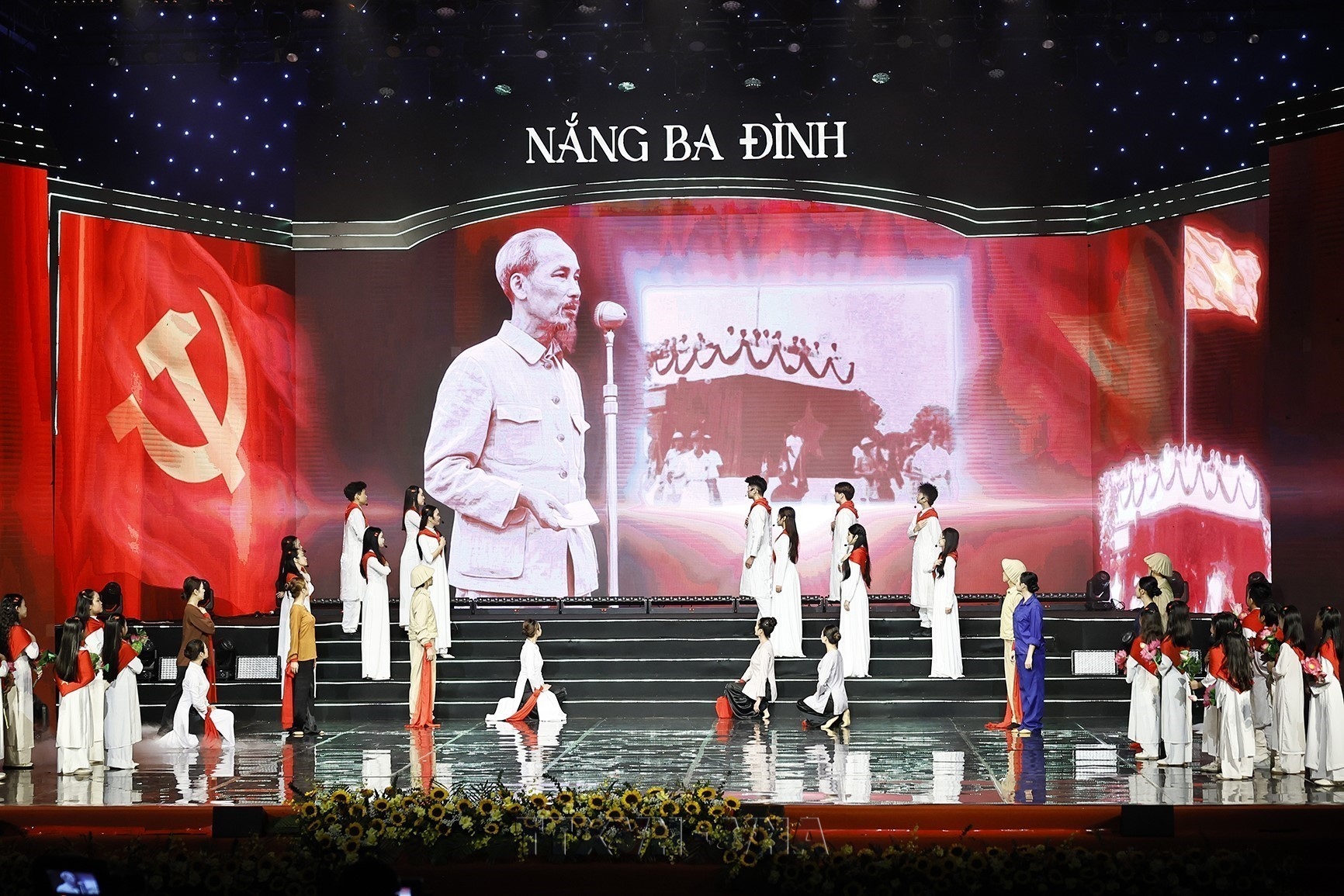 政治・歴史をテーマにした芸術公演「バーディンの陽光」