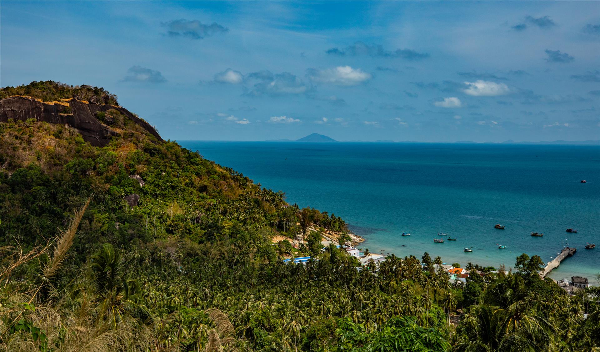 Say đắm viên ngọc lam Hòn Sơn