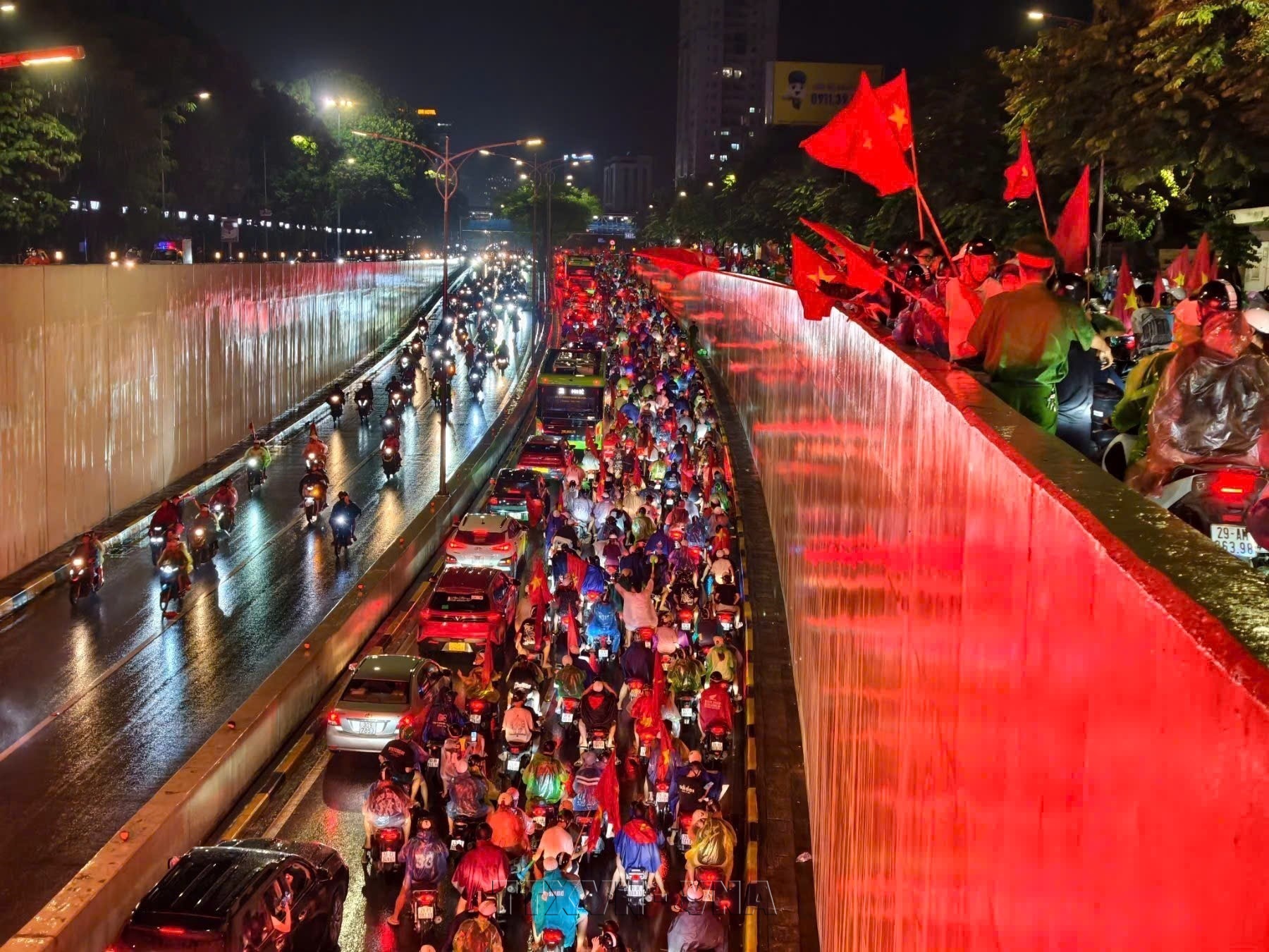 ASEAN Hyundai Cup 2026: Hà Nội xuyên đêm ăn mừng chiến thắng của đội tuyển Việt Nam
