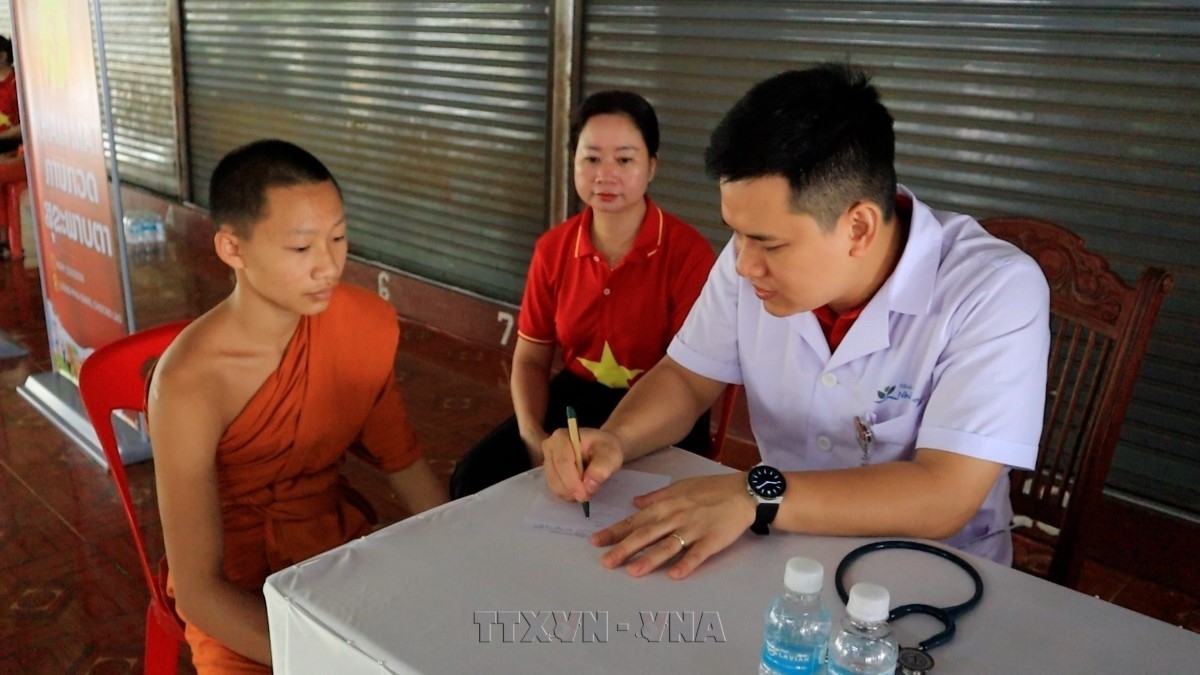 ຊາວໜຸ່ມ ຫວຽດນາມ ສະຫງວນນ້ຳໃຈຄວາມຮັກແພງ ແລະ ນ້ຳໃຈມິດຕະພາບໃຫ້ແກ່ປະຊາຊົນລາວ