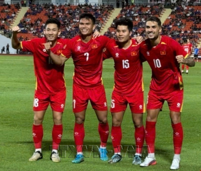 ASEAN Cup 2026: ທິມຊາດຫວຽດນາມ ຫຍັບໃກ້ເຂົ້າແຊ໊ມຂອງການແຂ່ງຂັນ